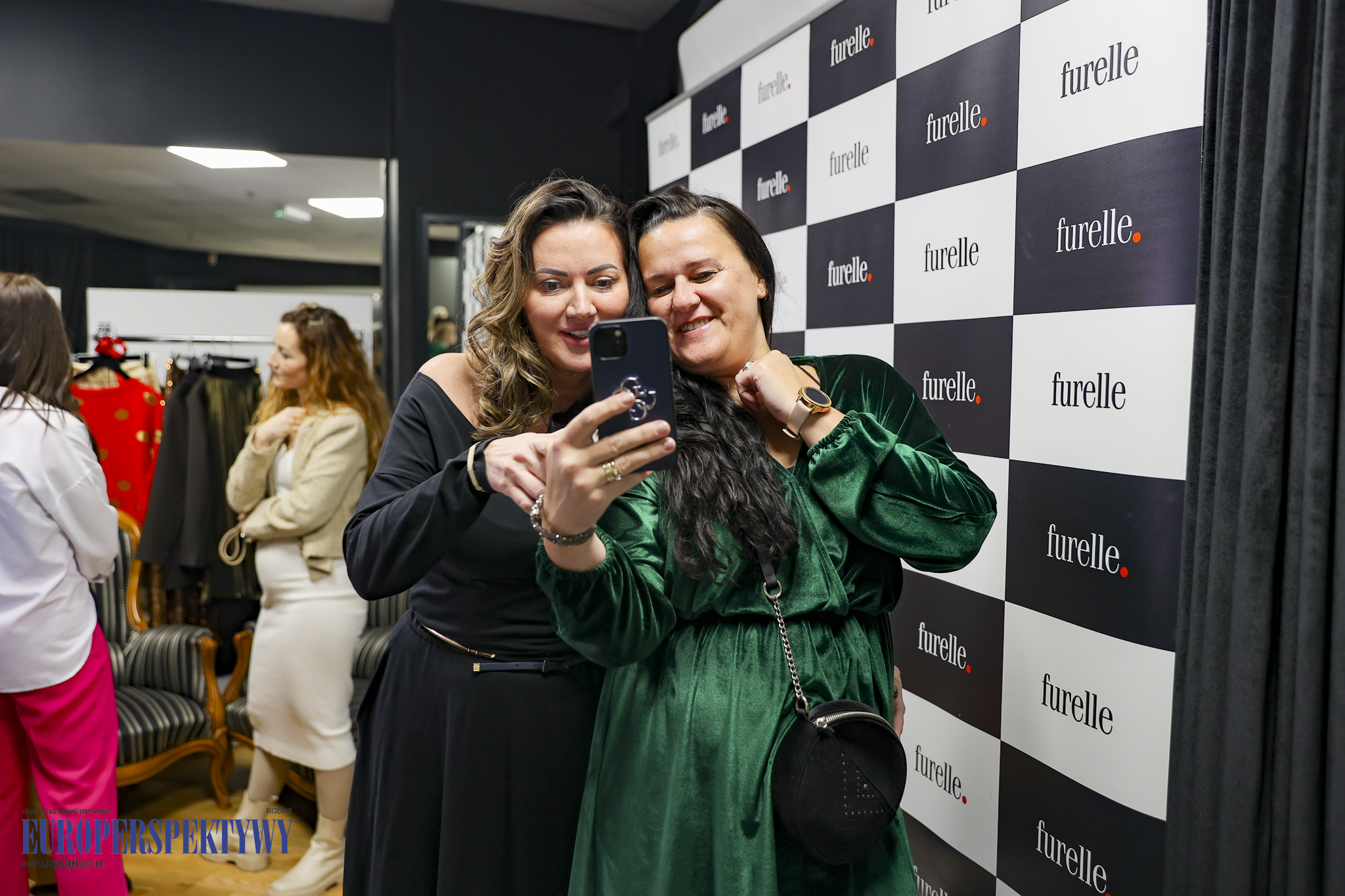 FURELLE + Jej Wysokość KOMUNIKACJA