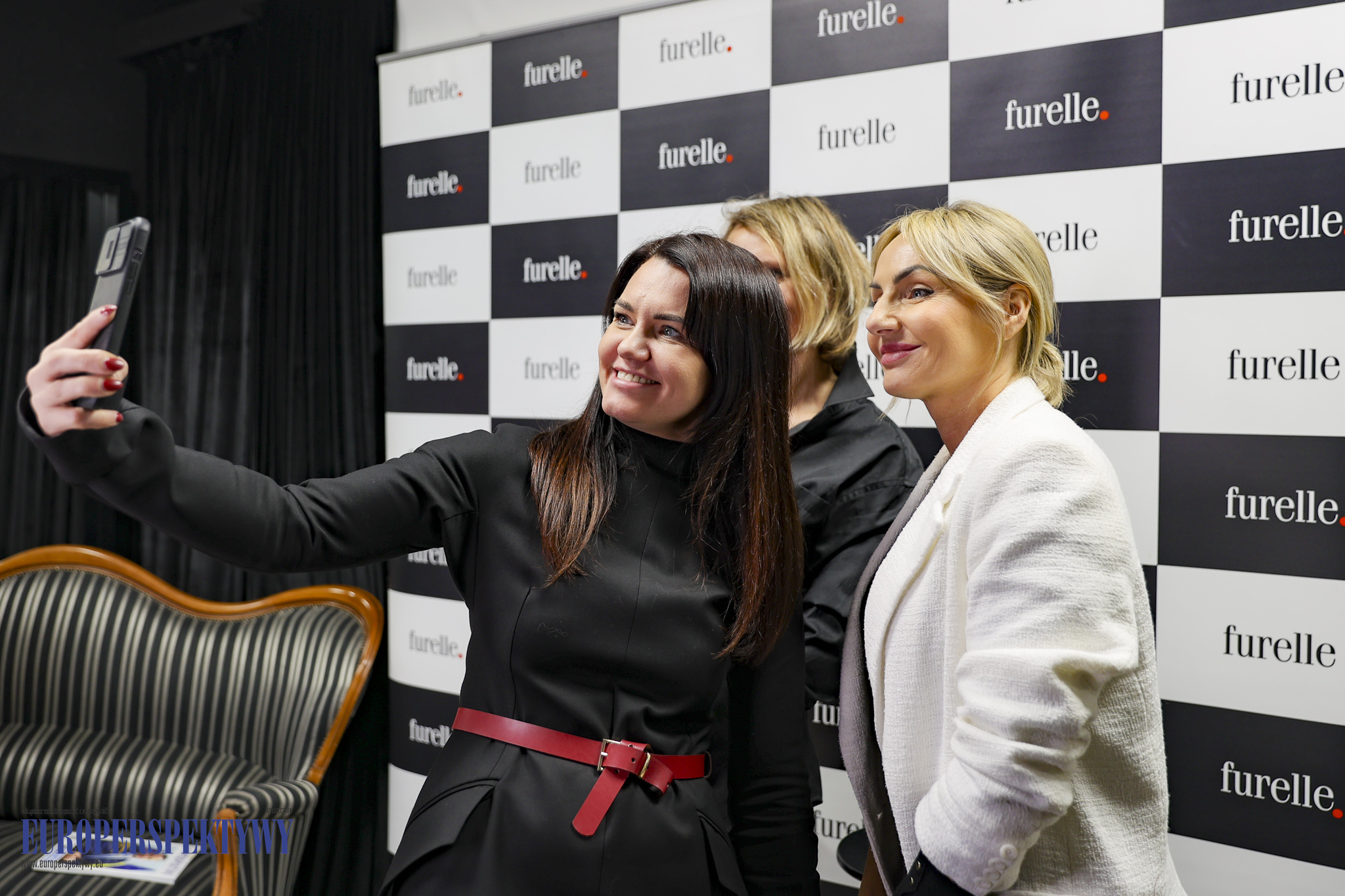 FURELLE + Jej Wysokość KOMUNIKACJA