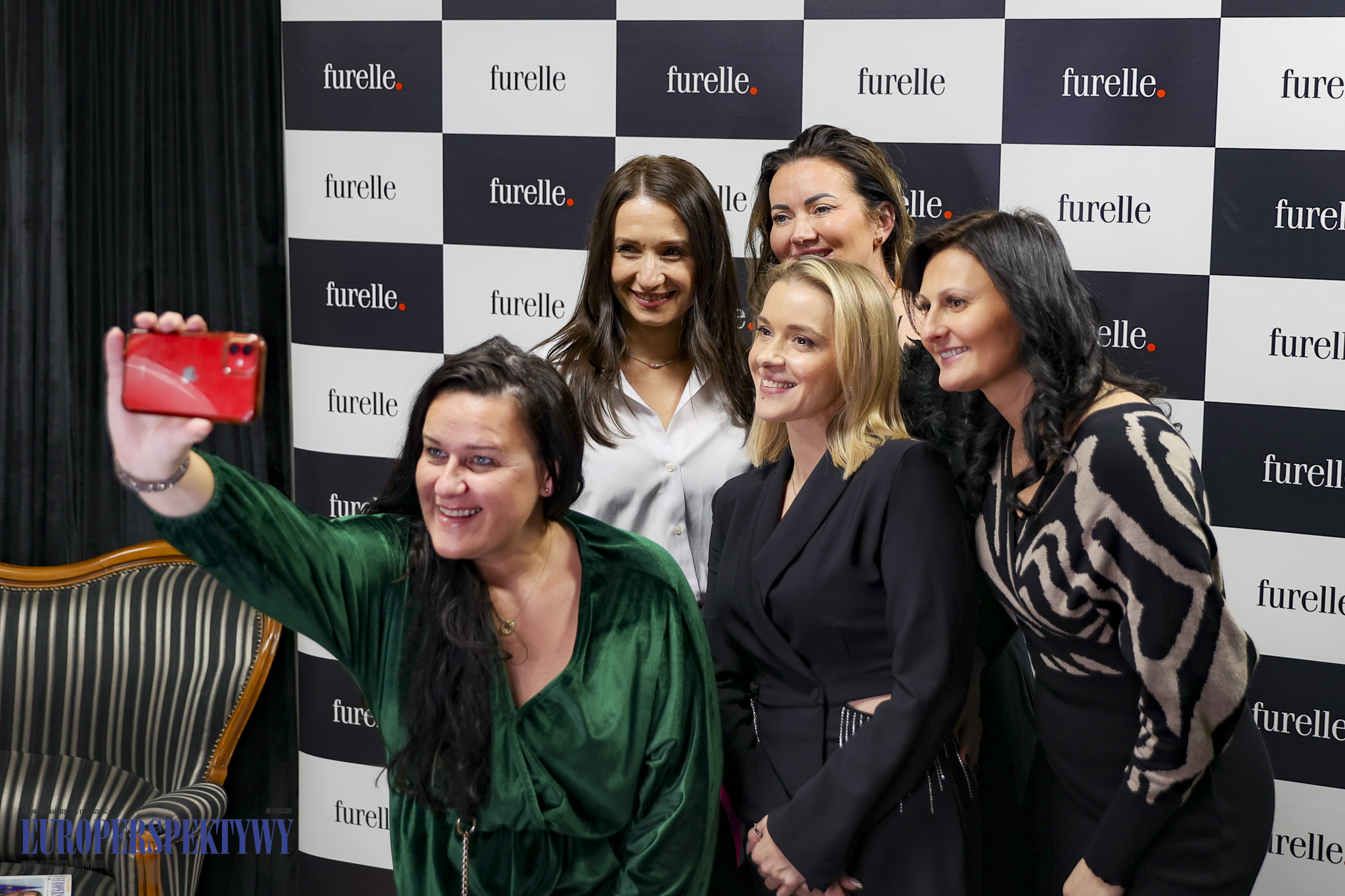 FURELLE + Jej Wysokość KOMUNIKACJA