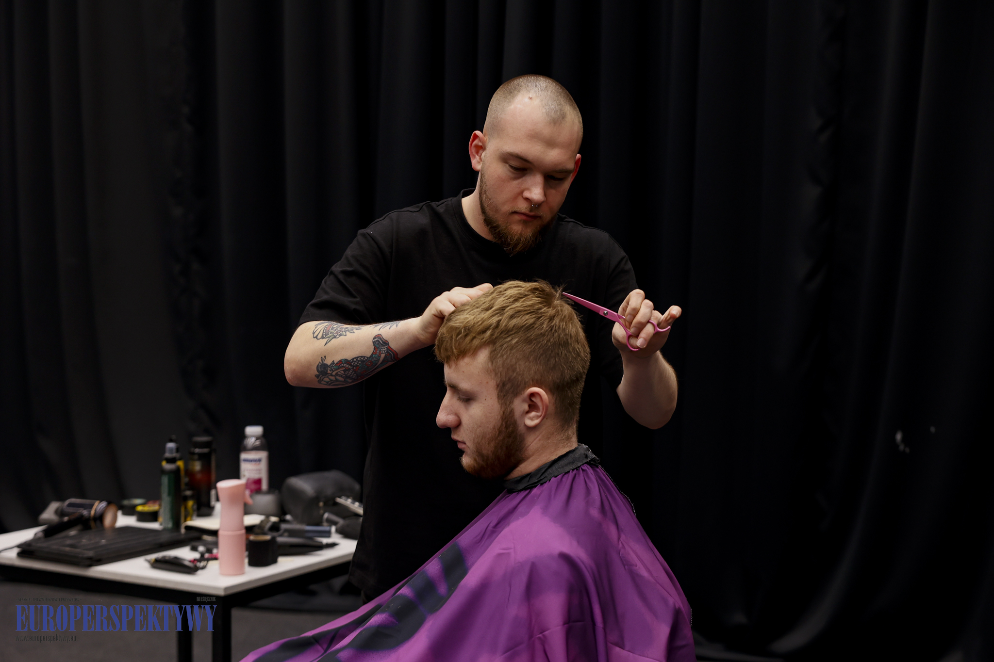 Zdjęcie przedstawia jedno stanowisko wystawione w trakcie wydarzenia „Dzień Kariery” w Jaworznie. Wydarzenie zorganizowała Jaworznicka Izba Gospodarcza (JIG).