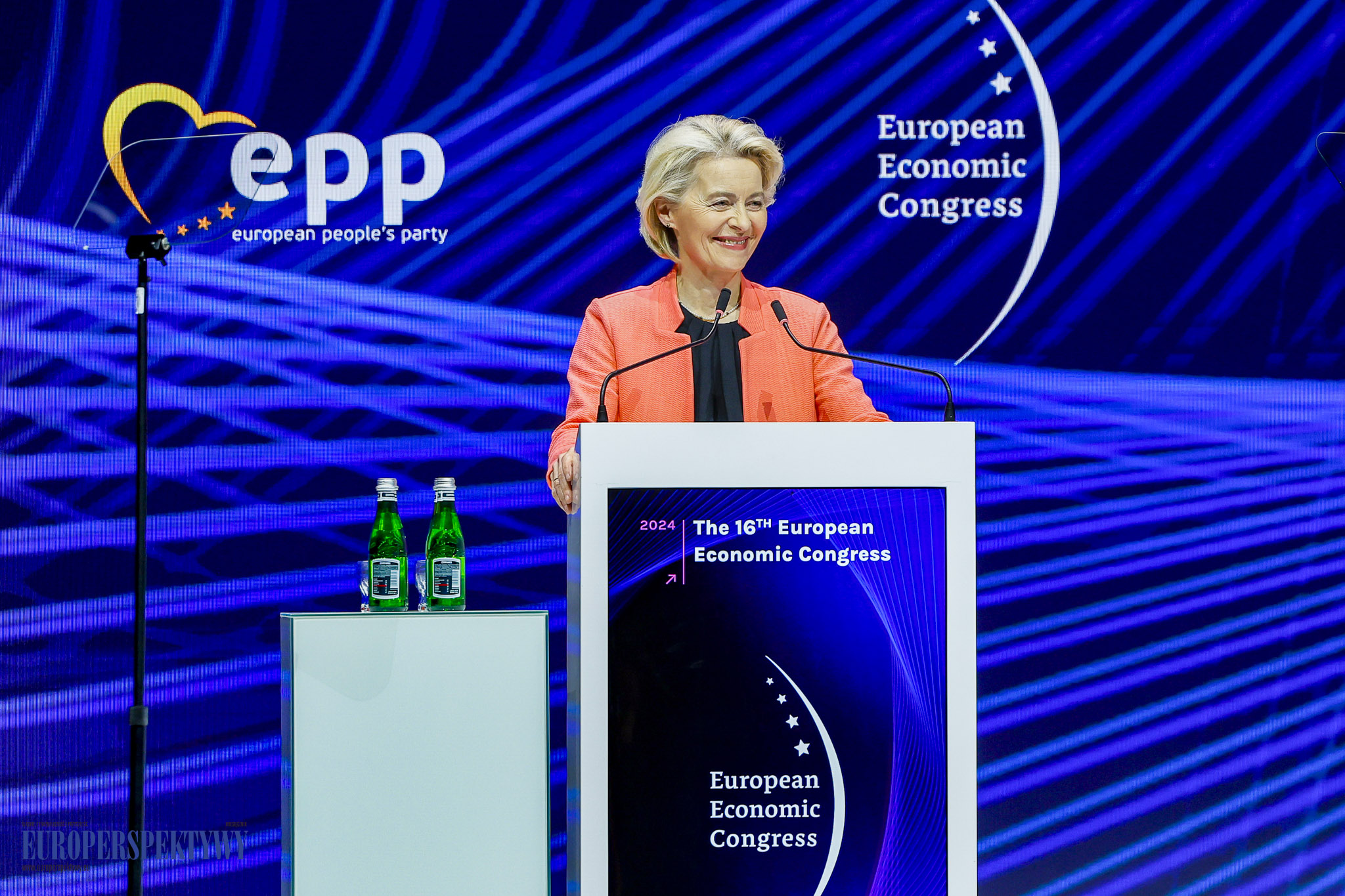 Na zdjęciu Ursula von der Leyen
Przewodnicząca Komisji Europejskiej podczas sesji inaugurującej XVI Europejski Kongres Gospodarczy.

