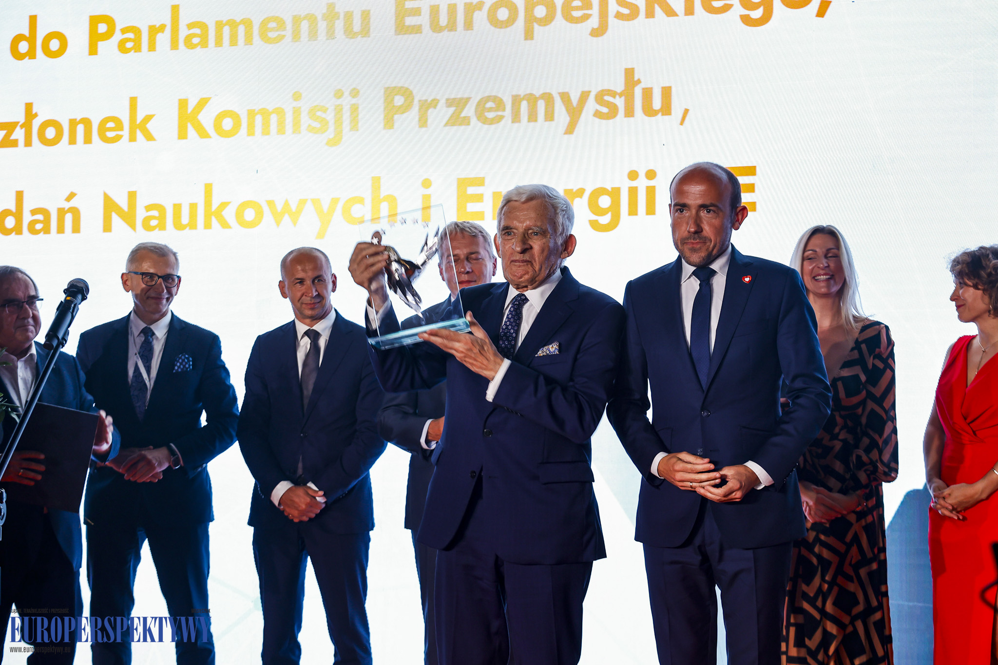 _MGL8323 Europerspektywy Industry in Transition 2024