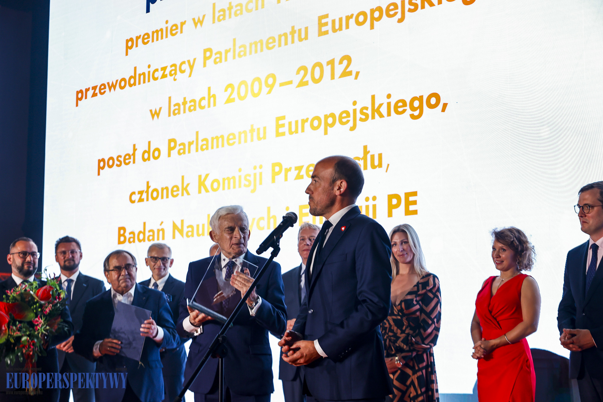 _MGL8352 Europerspektywy Industry in Transition 2024