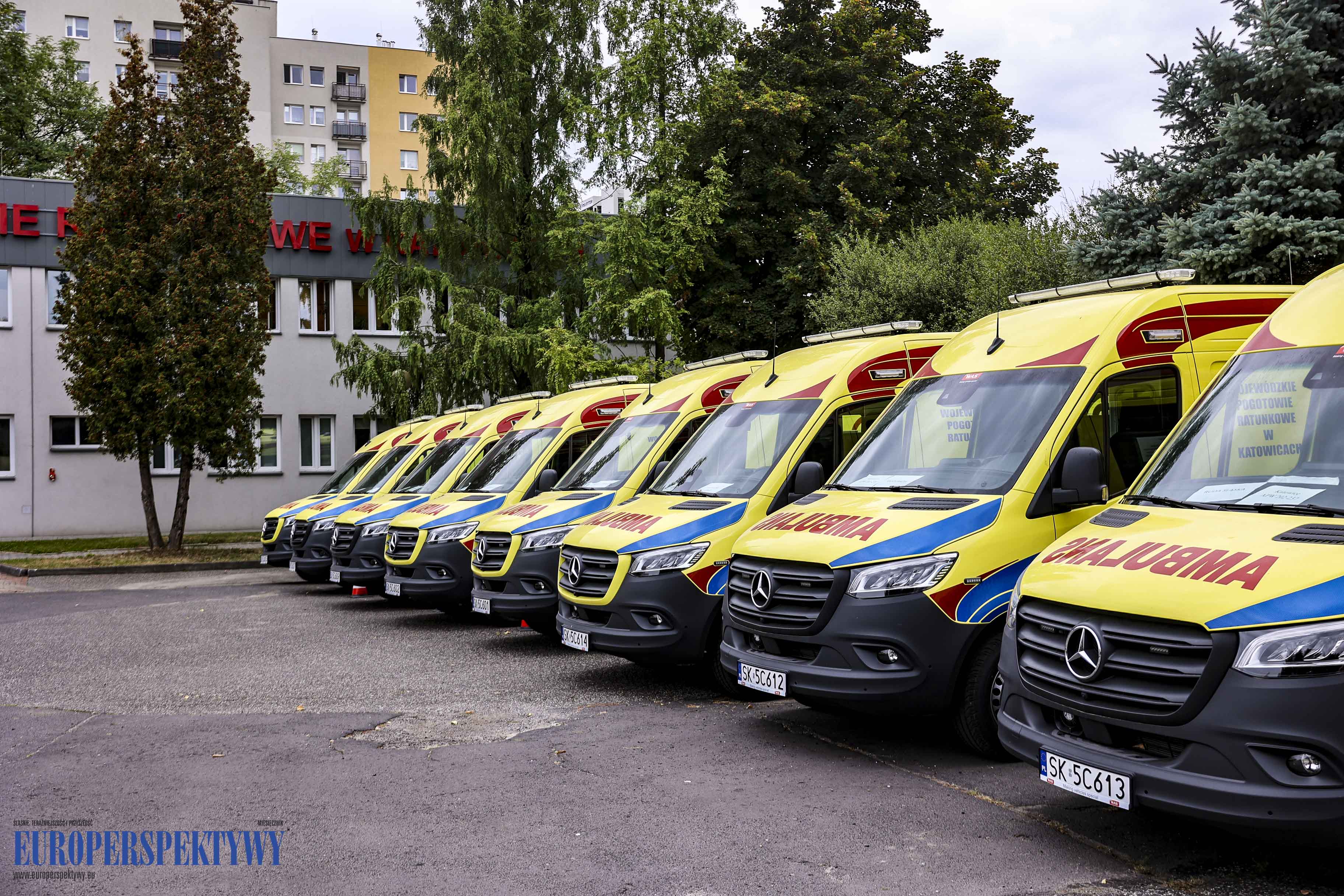 Europerspektywy 14 ambulansów dla WPR w Katowicach