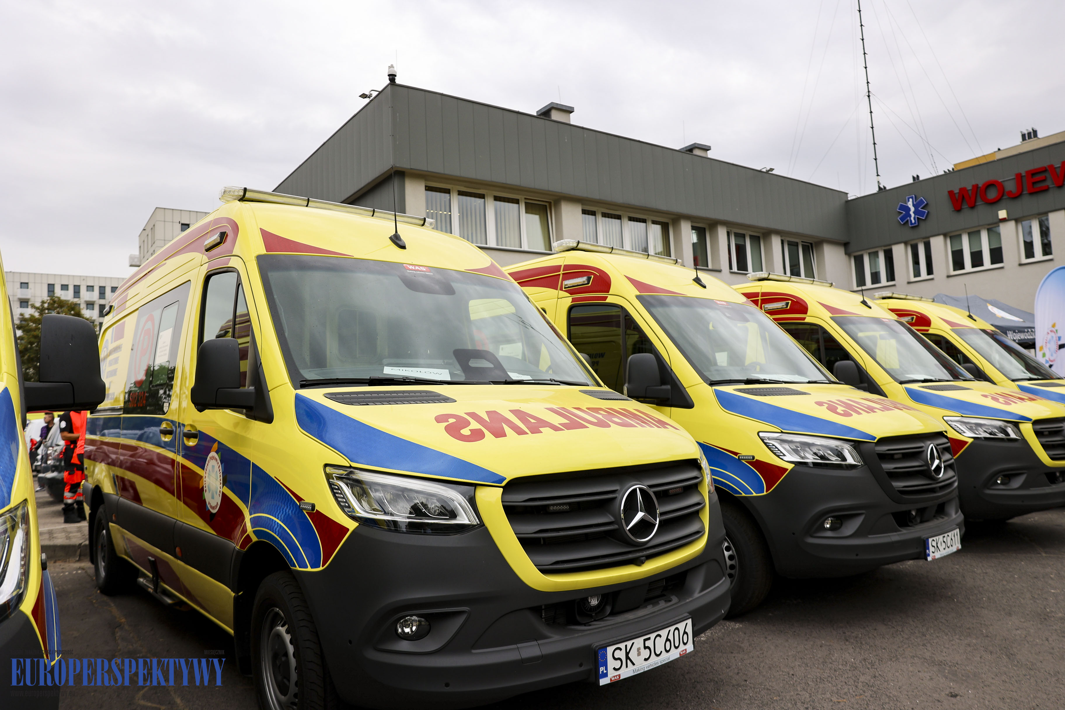 Europerspektywy 14 ambulansów dla WPR w Katowicach