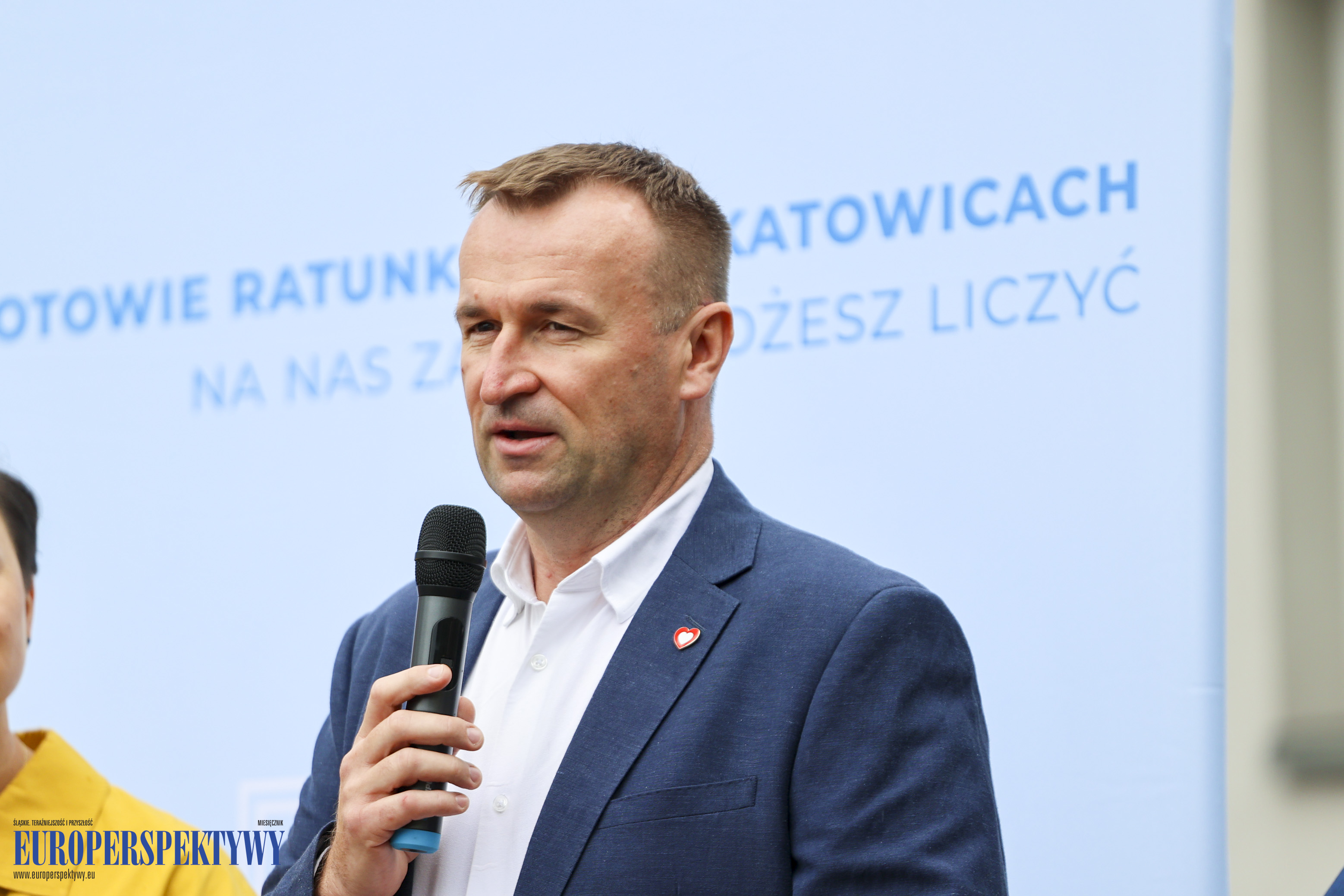 Europerspektywy 14 ambulansów dla WPR w Katowicach