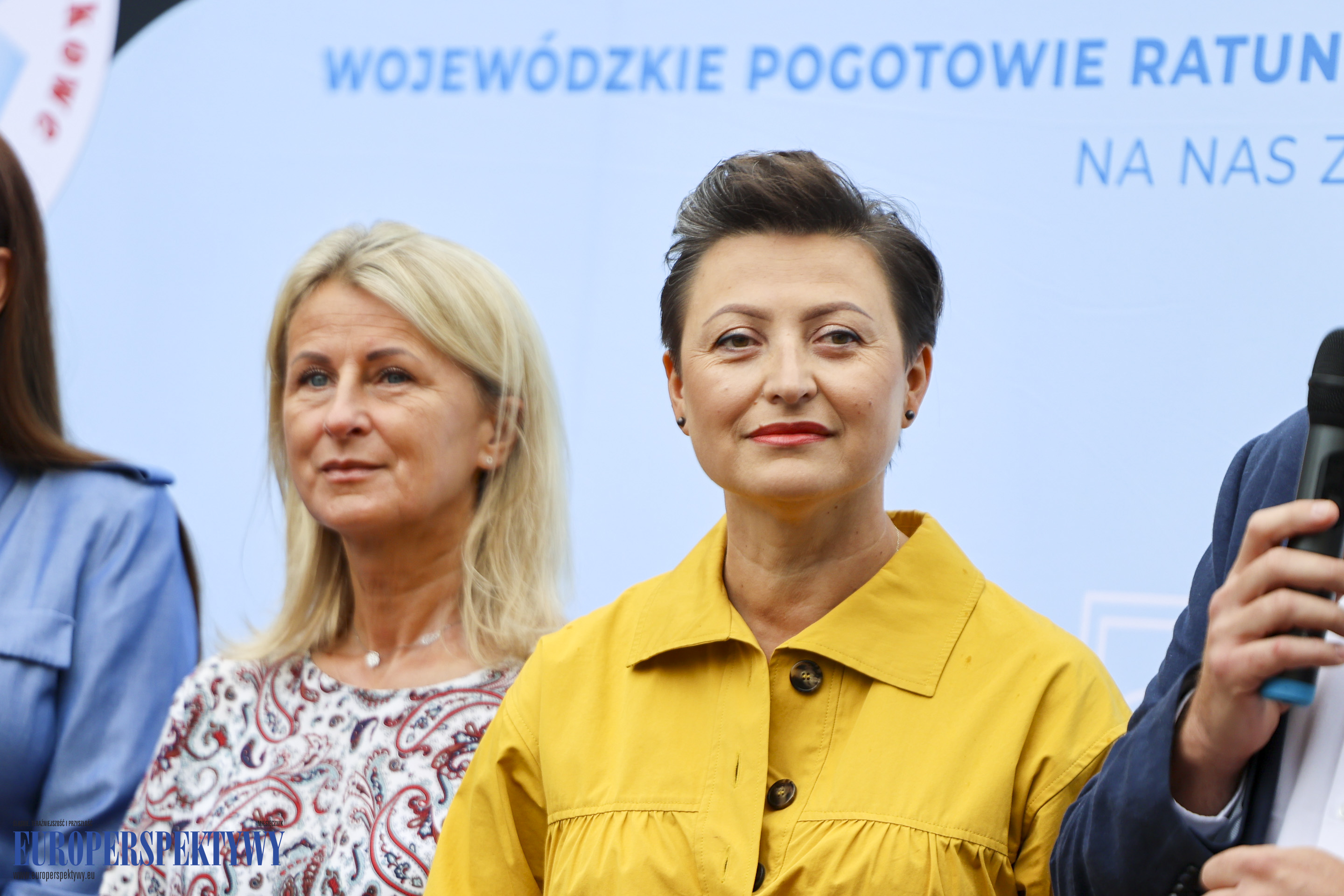 Europerspektywy 14 ambulansów dla WPR w Katowicach