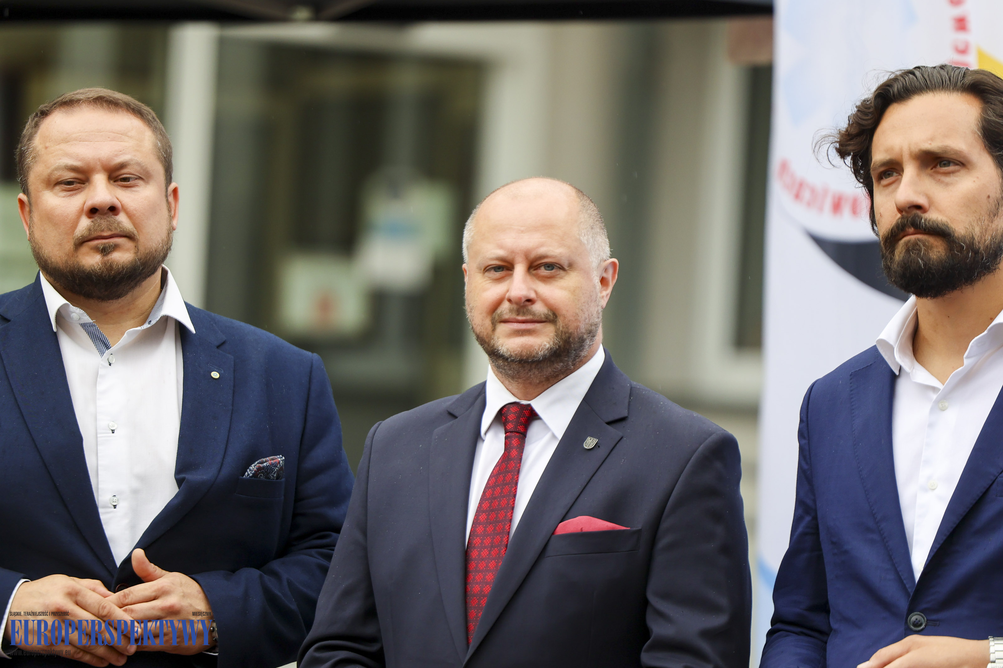 Europerspektywy 14 ambulansów dla WPR w Katowicach