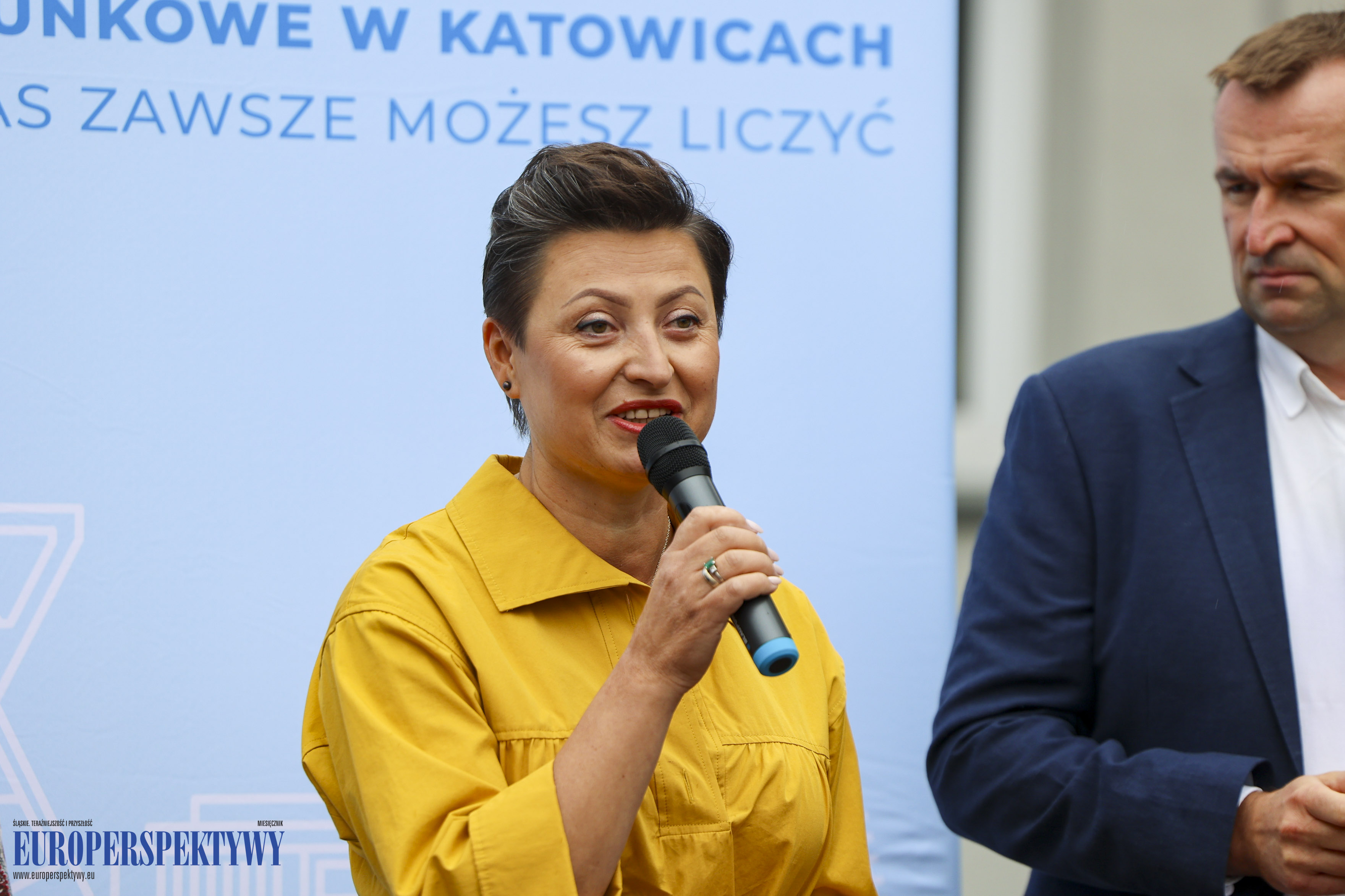 Europerspektywy 14 ambulansów dla WPR w Katowicach