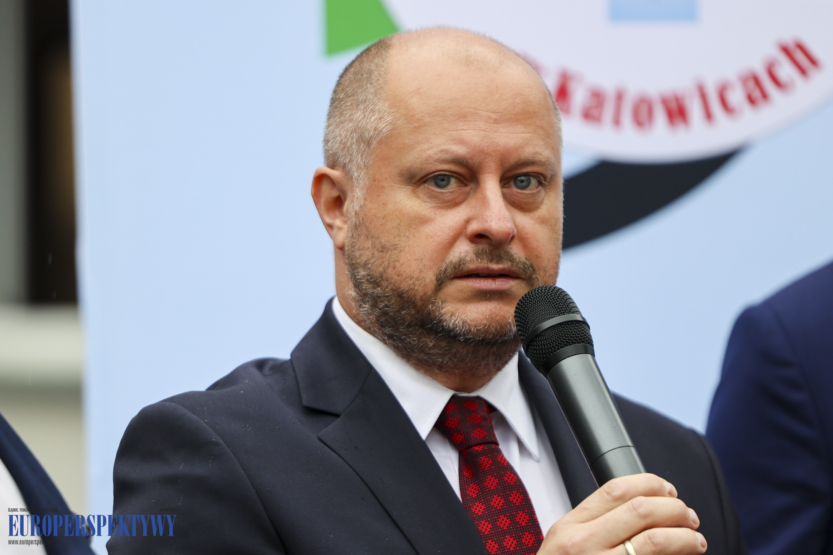 Europerspektywy 14 ambulansów dla WPR w Katowicach