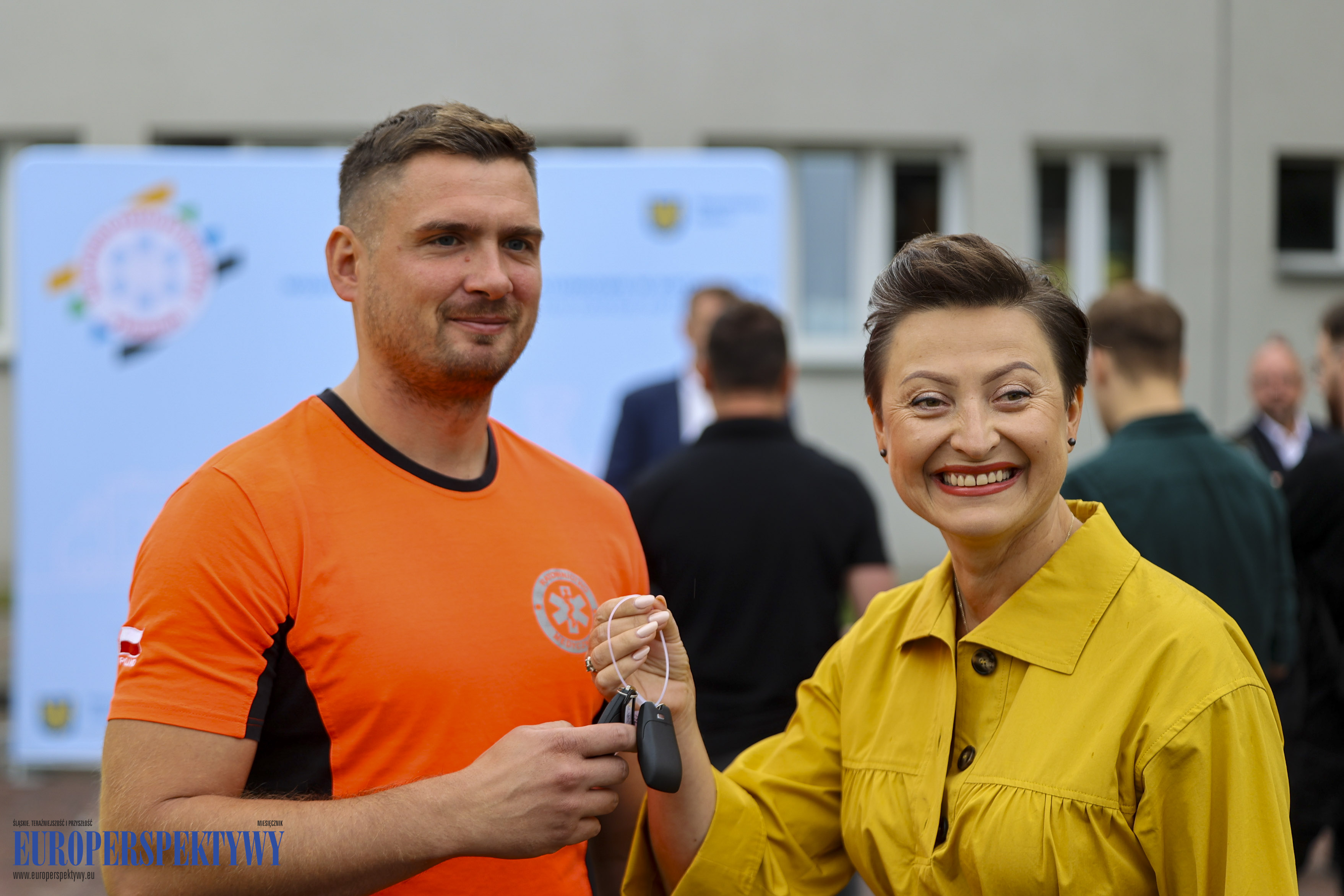 Europerspektywy 14 ambulansów dla WPR w Katowicach