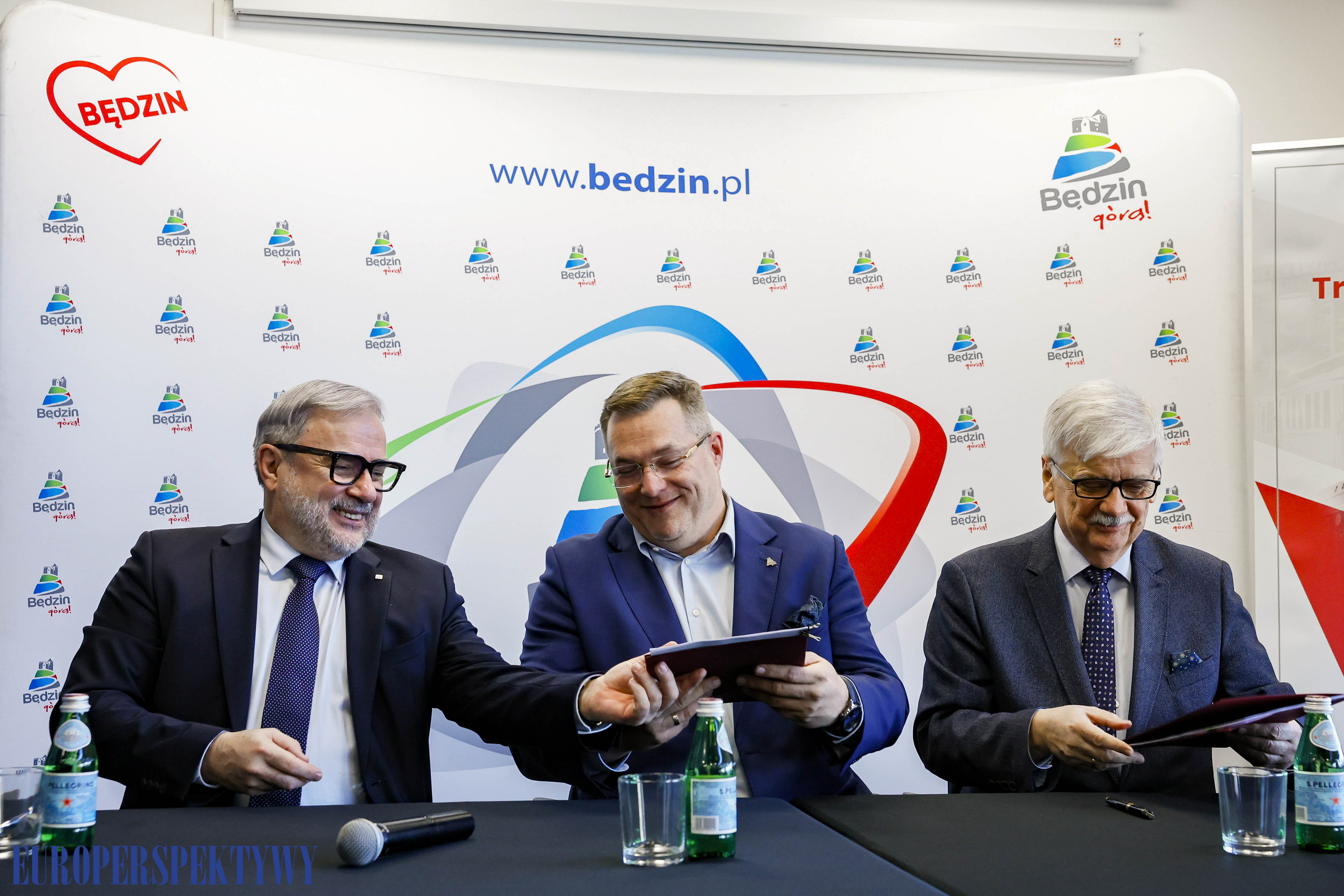 EP (11 z 37) Europerspektywy Będzin i Tramwaje Śląskie SA: podpisanie umowy