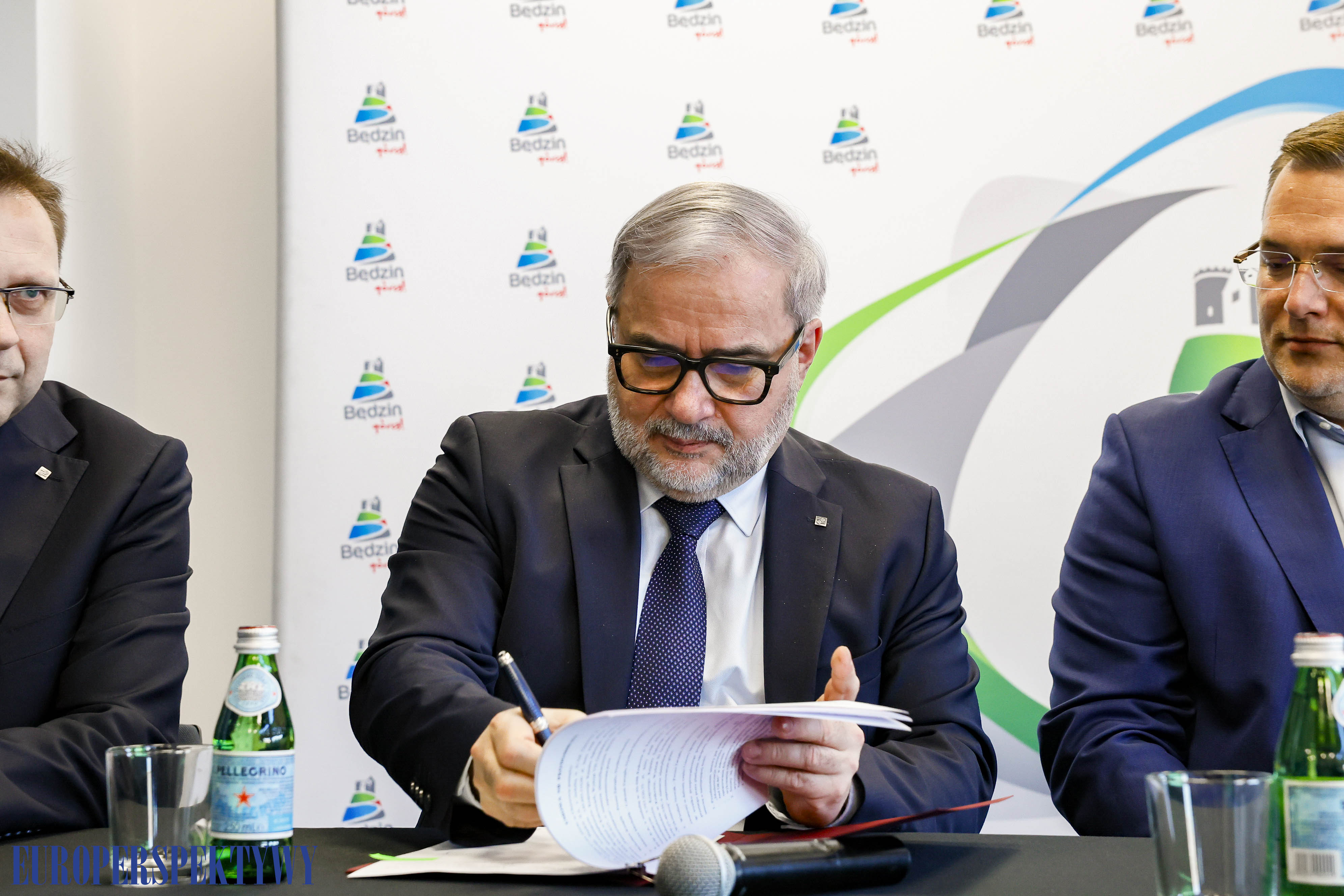 EP (12 z 37) Europerspektywy Będzin i Tramwaje Śląskie SA: podpisanie umowy