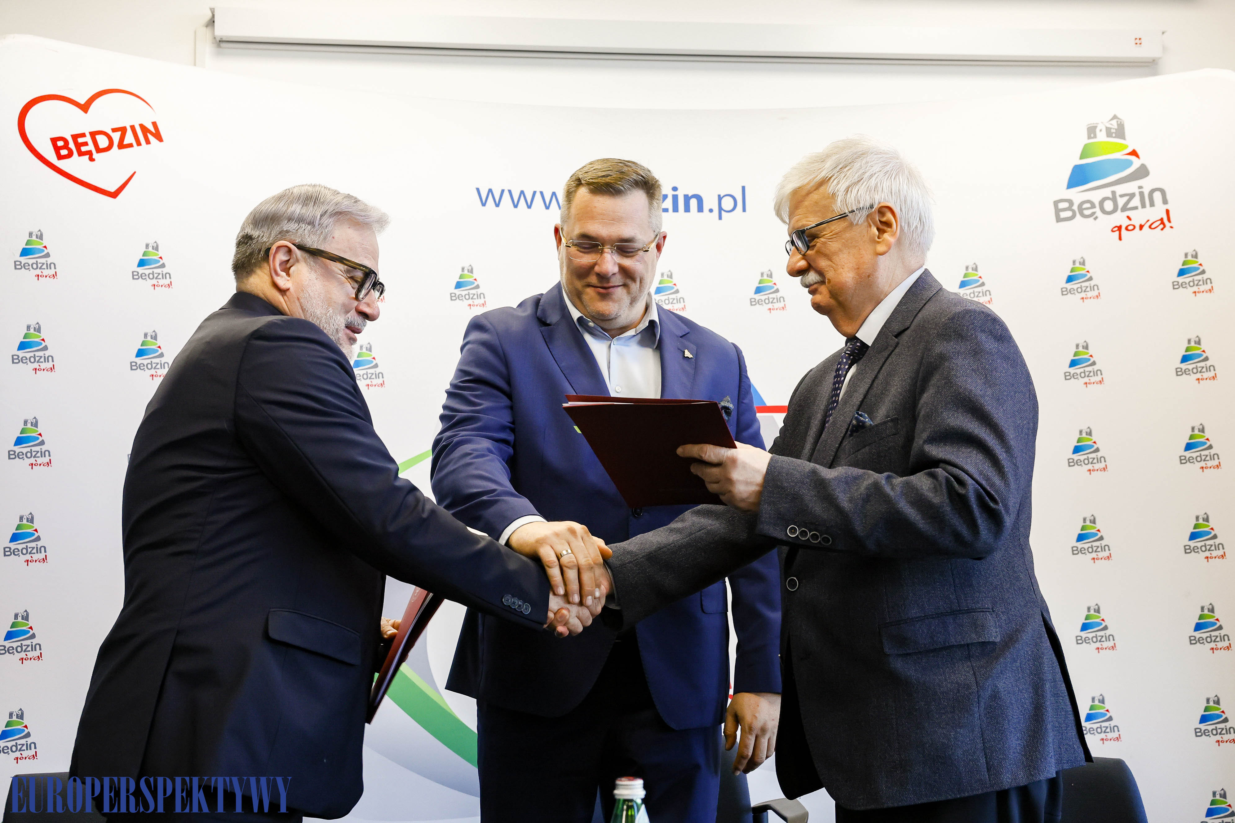 EP (14 z 37) Europerspektywy Będzin i Tramwaje Śląskie SA: podpisanie umowy