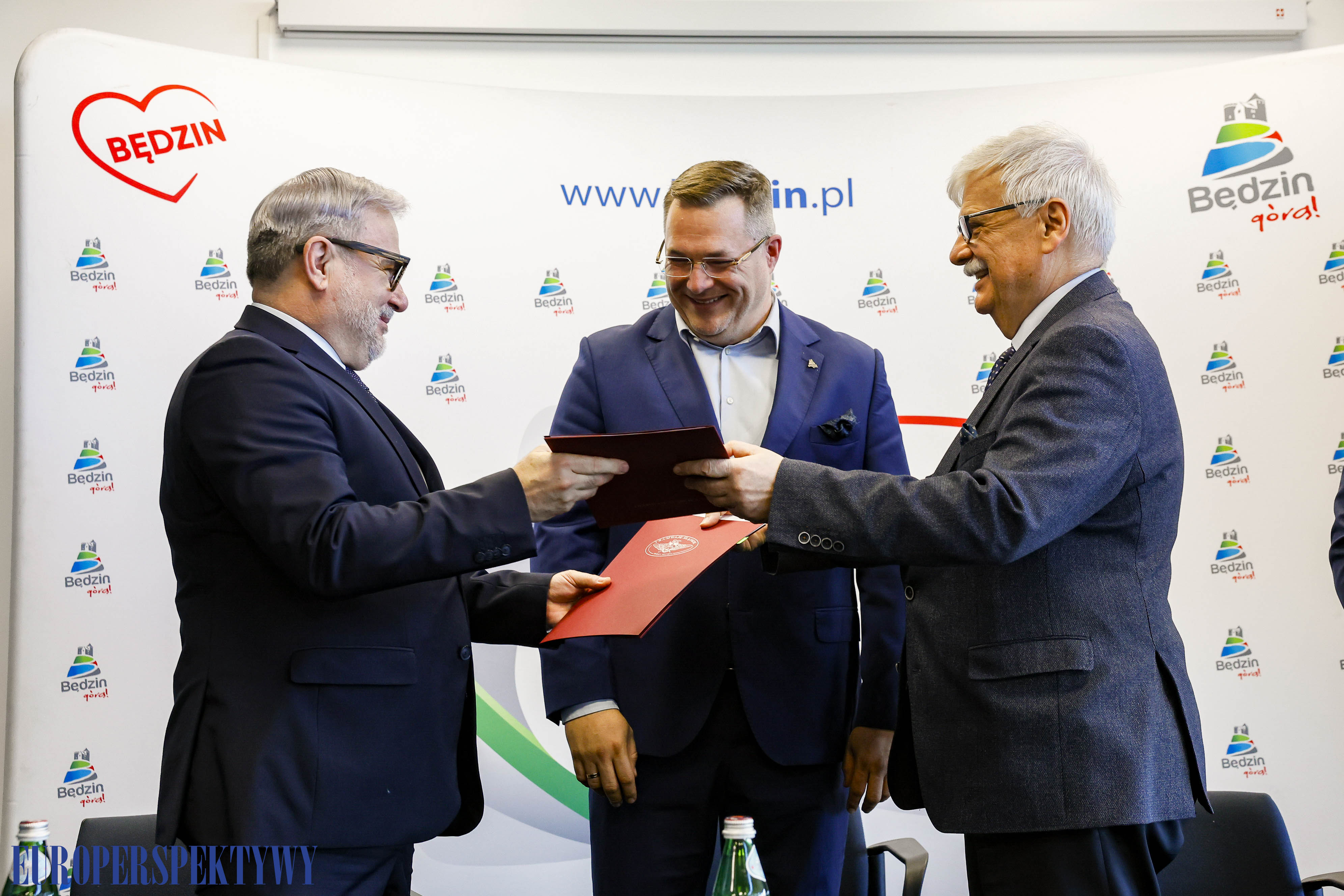 EP (16 z 37) Europerspektywy Będzin i Tramwaje Śląskie SA: podpisanie umowy