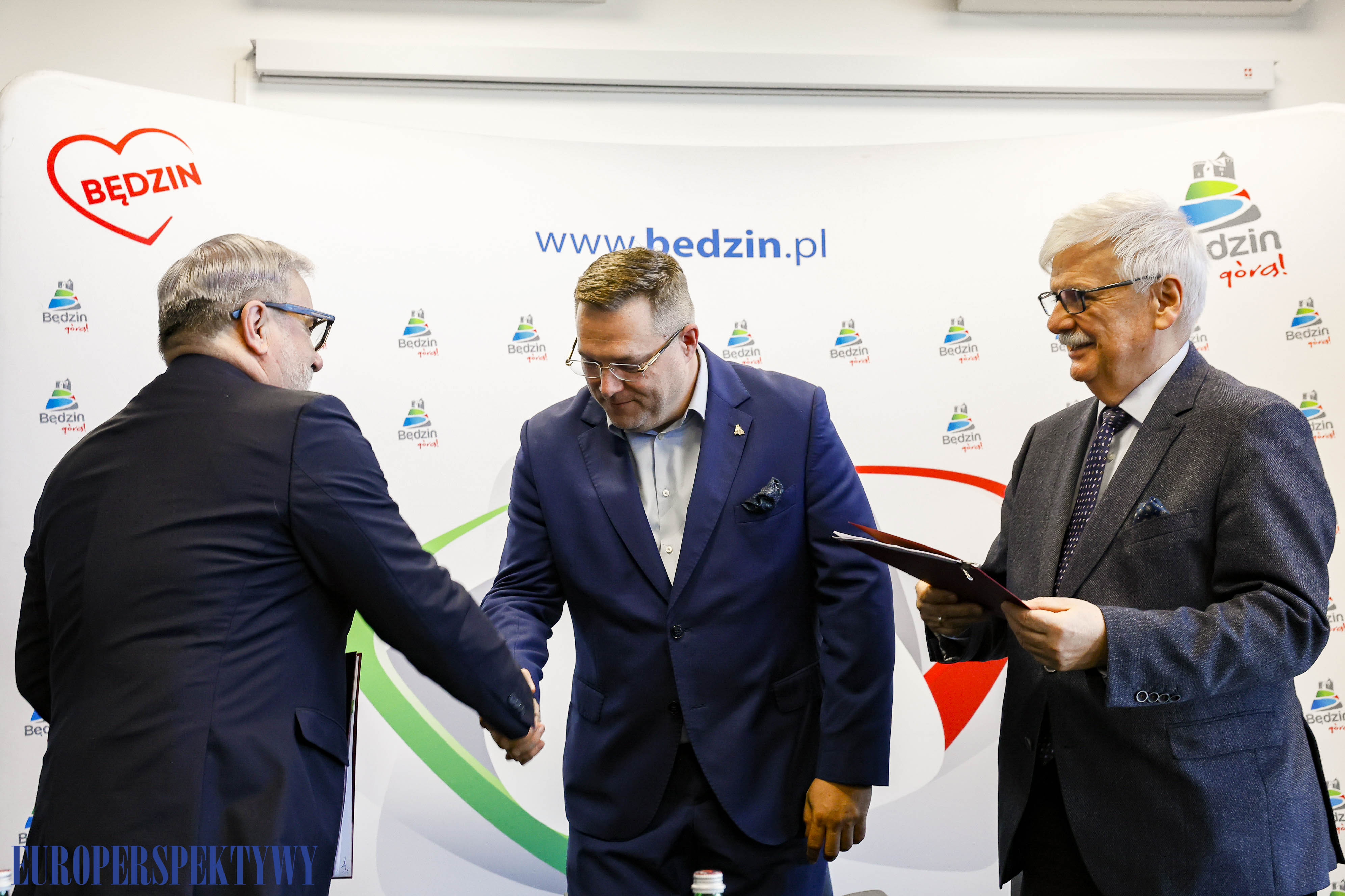 EP (17 z 37) Europerspektywy Będzin i Tramwaje Śląskie SA: podpisanie umowy