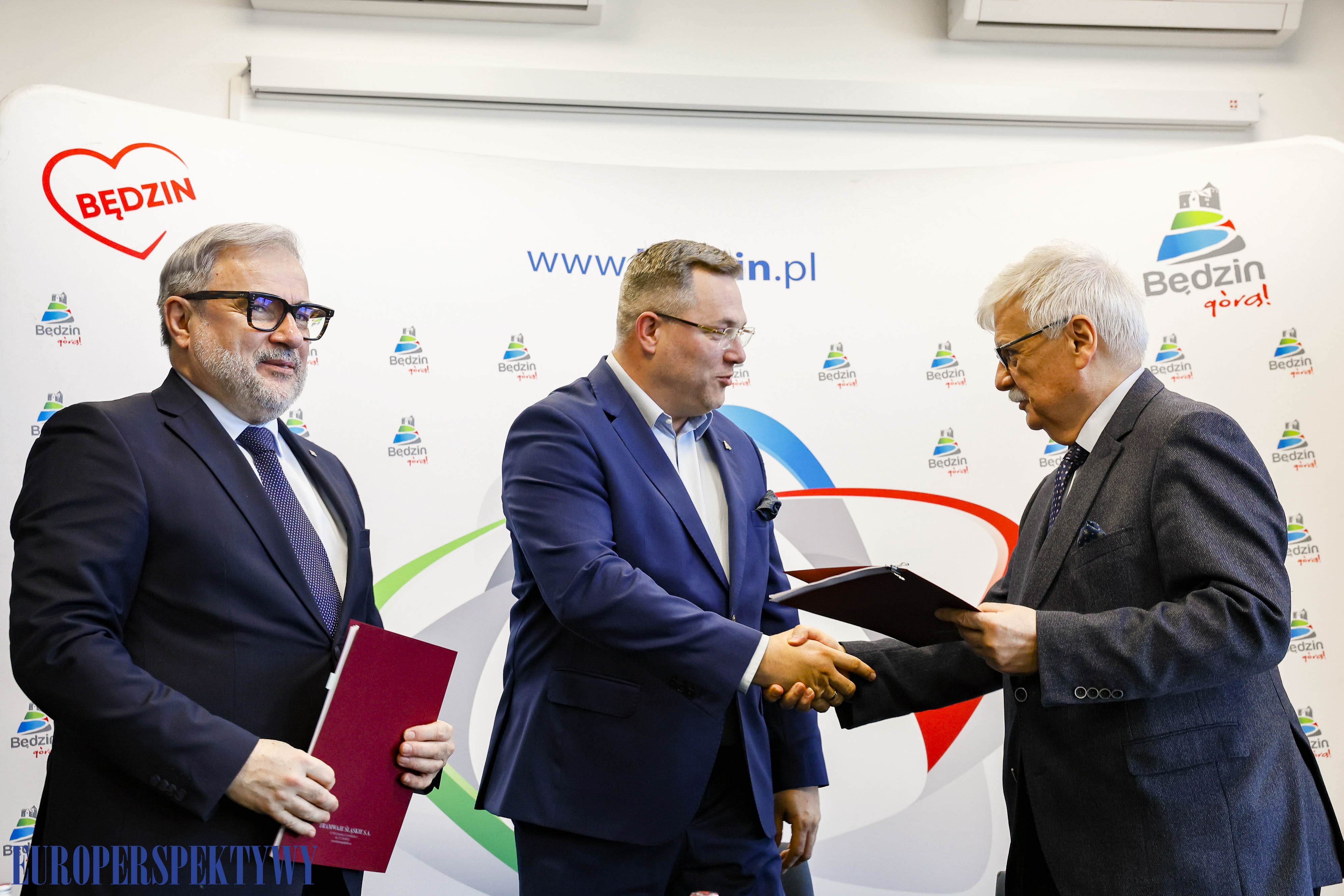 EP (18 z 37) Europerspektywy Będzin i Tramwaje Śląskie SA: podpisanie umowy