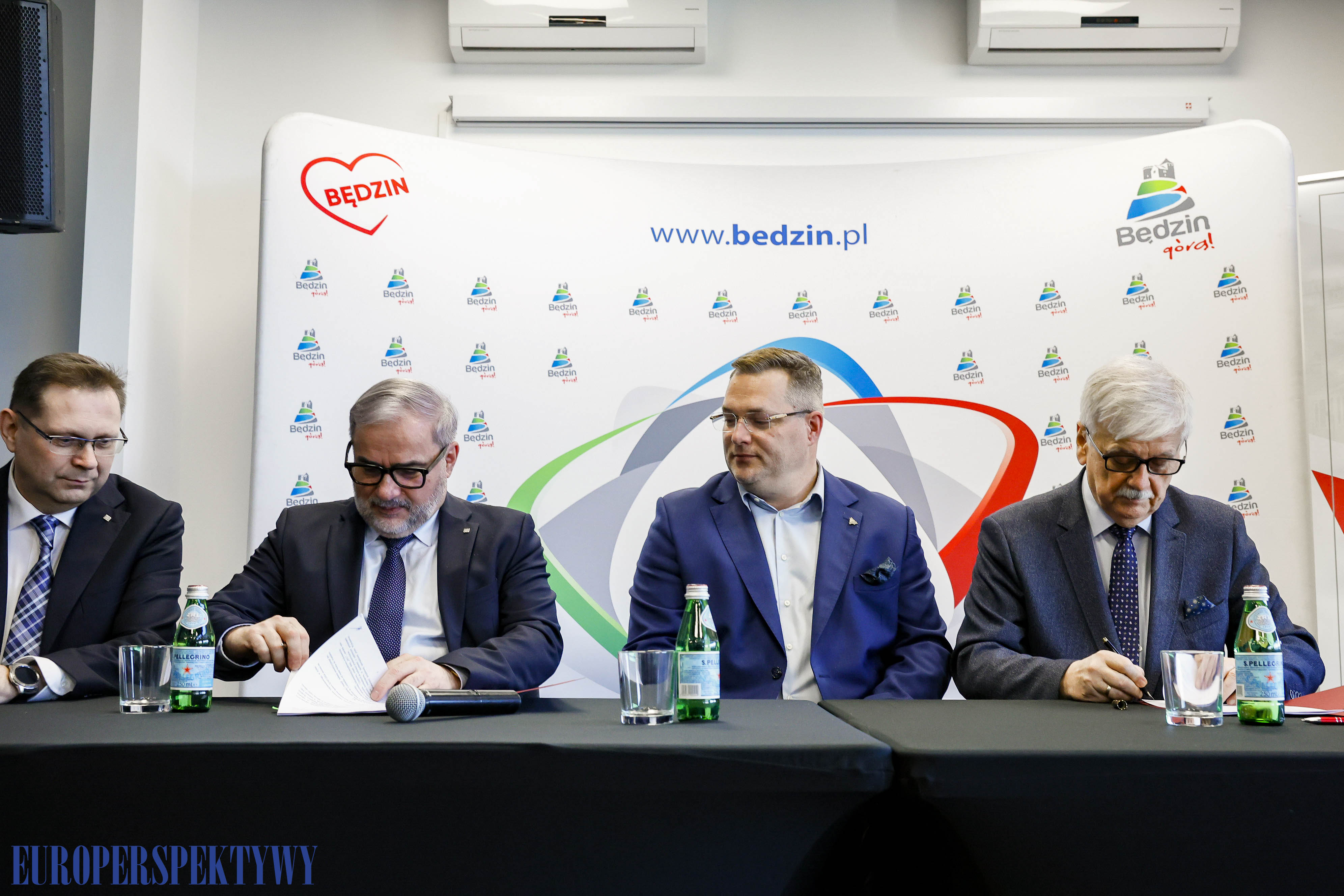 EP (6 z 37) Europerspektywy Będzin i Tramwaje Śląskie SA: podpisanie umowy