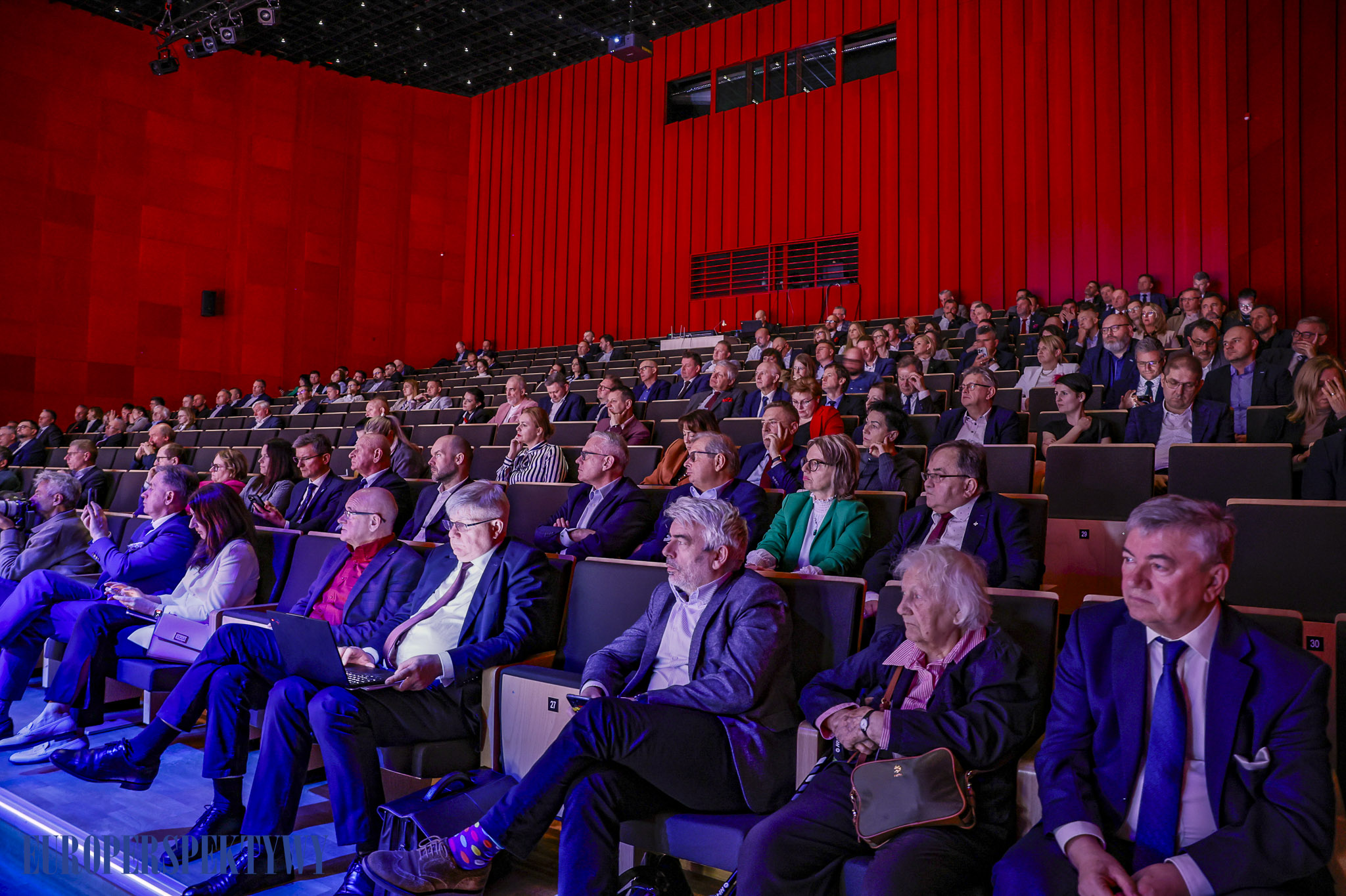 EUROPERSPEKTYWY (131 z 198) Europerspektywy Konferencja OIPH: bezpieczeństwo energetyczne i transformacja lokalna