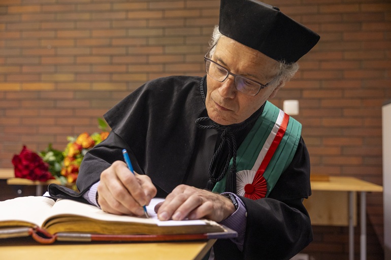 Politechnika Śląska: laureat Nagrody Nobla Victor Ambros Doktorem Honoris Causa