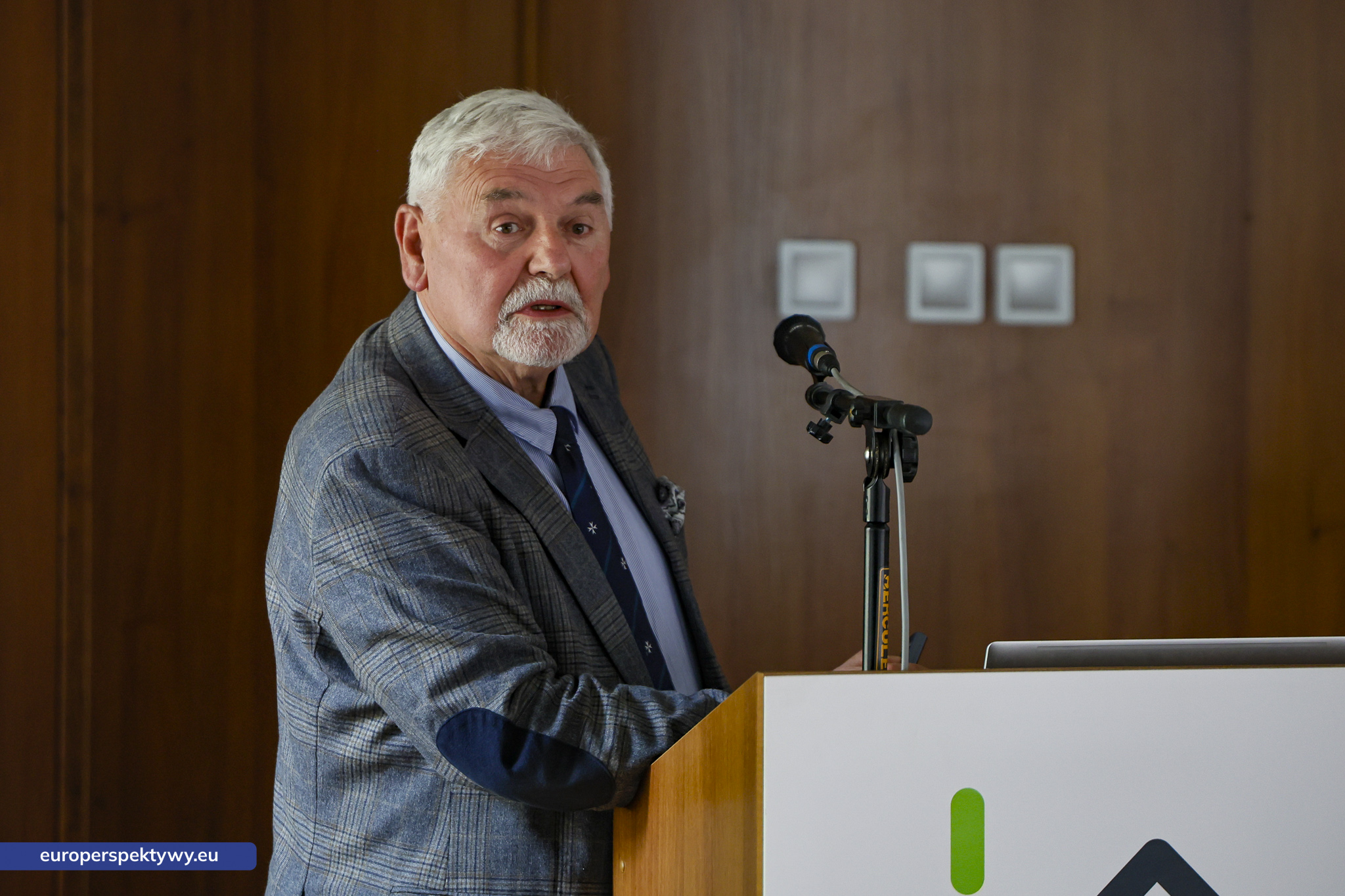 prof. dr hab. inż. Janusz Dobrzański