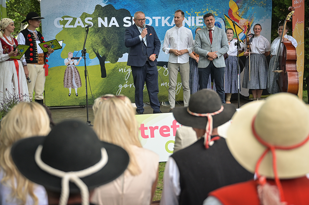 Koleje Śląskie partnerem 62. Tygodnia Kultury Beskidzkiej – więcej połączeń i folklor na pokładzie