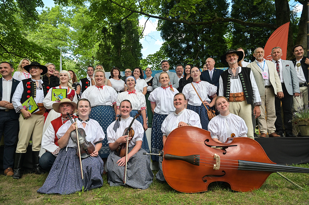 Koleje Śląskie partnerem 62. Tygodnia Kultury Beskidzkiej – więcej połączeń i folklor na pokładzie