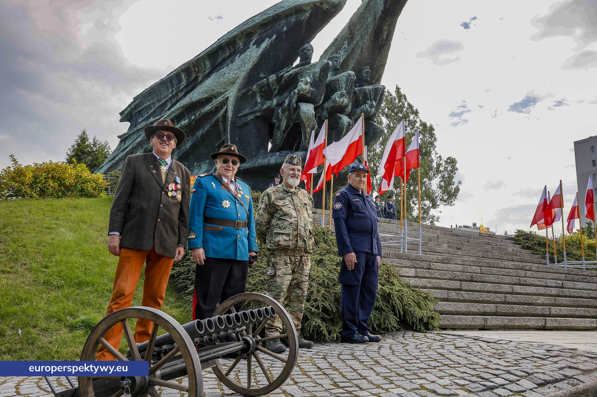 Europerspektywy-108 Europerspektywy Wojewódzkie Obchody Święta Wojska Polskiego w Katowicach – defilada, apel i piknik militarny