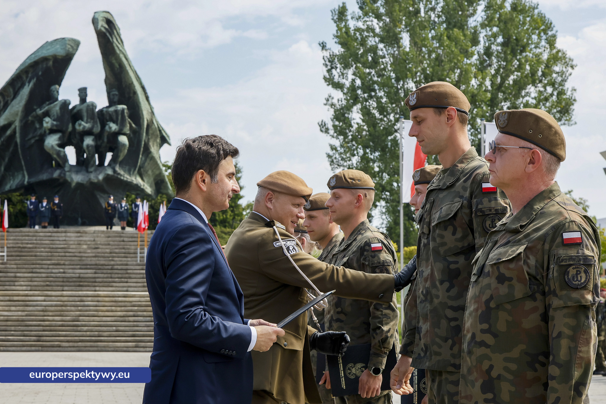 Europerspektywy-140 Europerspektywy Wojewódzkie Obchody Święta Wojska Polskiego w Katowicach – defilada, apel i piknik militarny