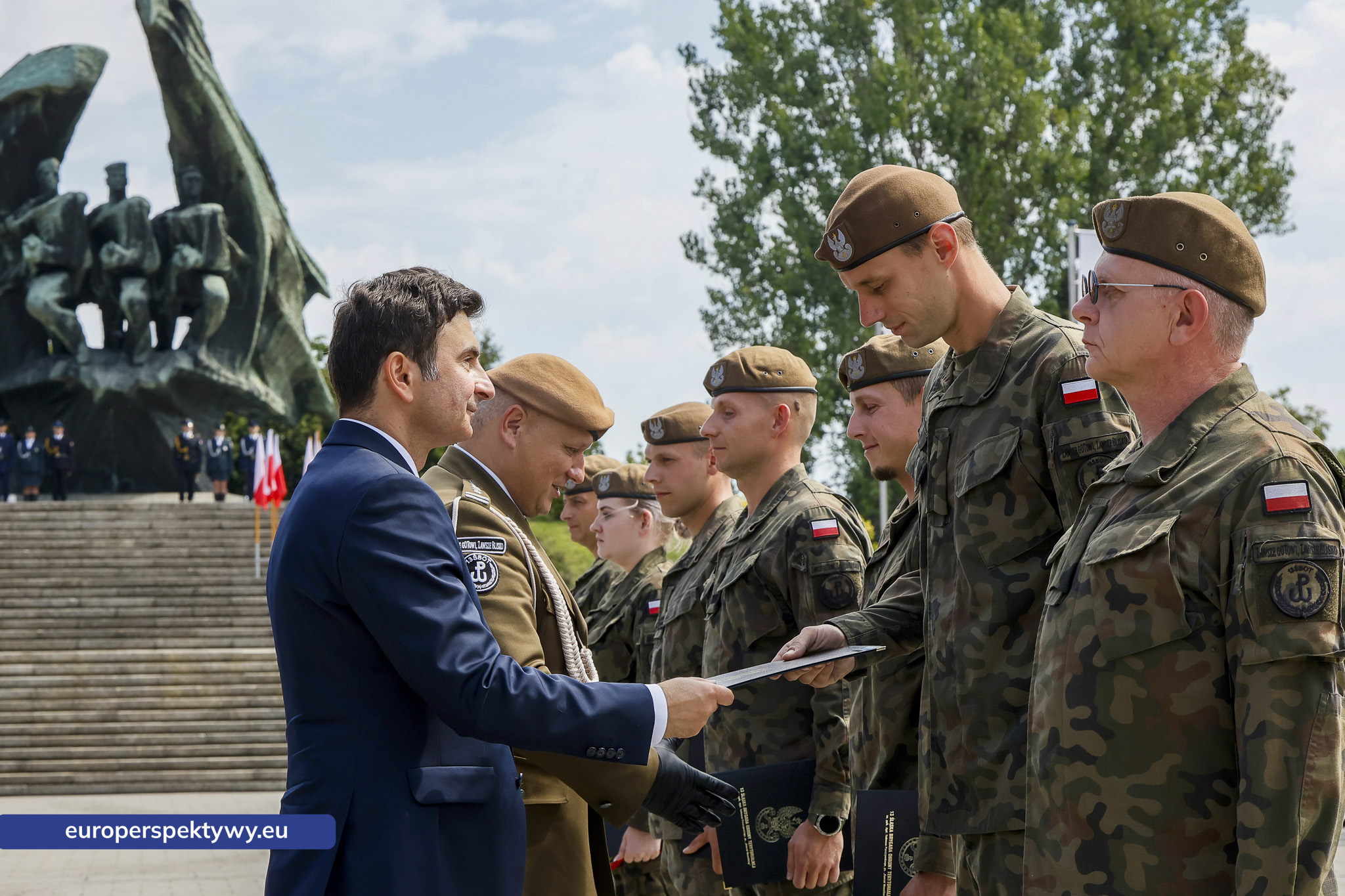 Europerspektywy-141 Europerspektywy Wojewódzkie Obchody Święta Wojska Polskiego w Katowicach – defilada, apel i piknik militarny