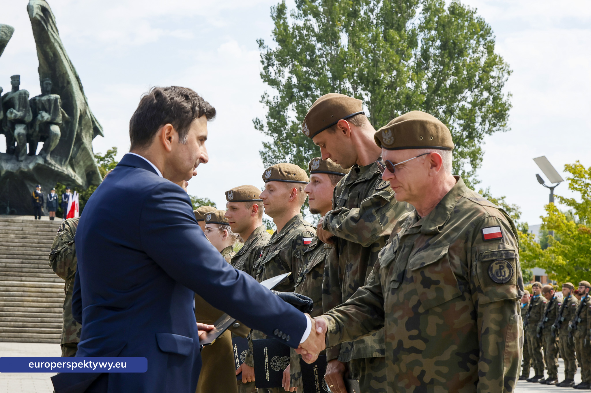 Europerspektywy-142 Europerspektywy Wojewódzkie Obchody Święta Wojska Polskiego w Katowicach – defilada, apel i piknik militarny