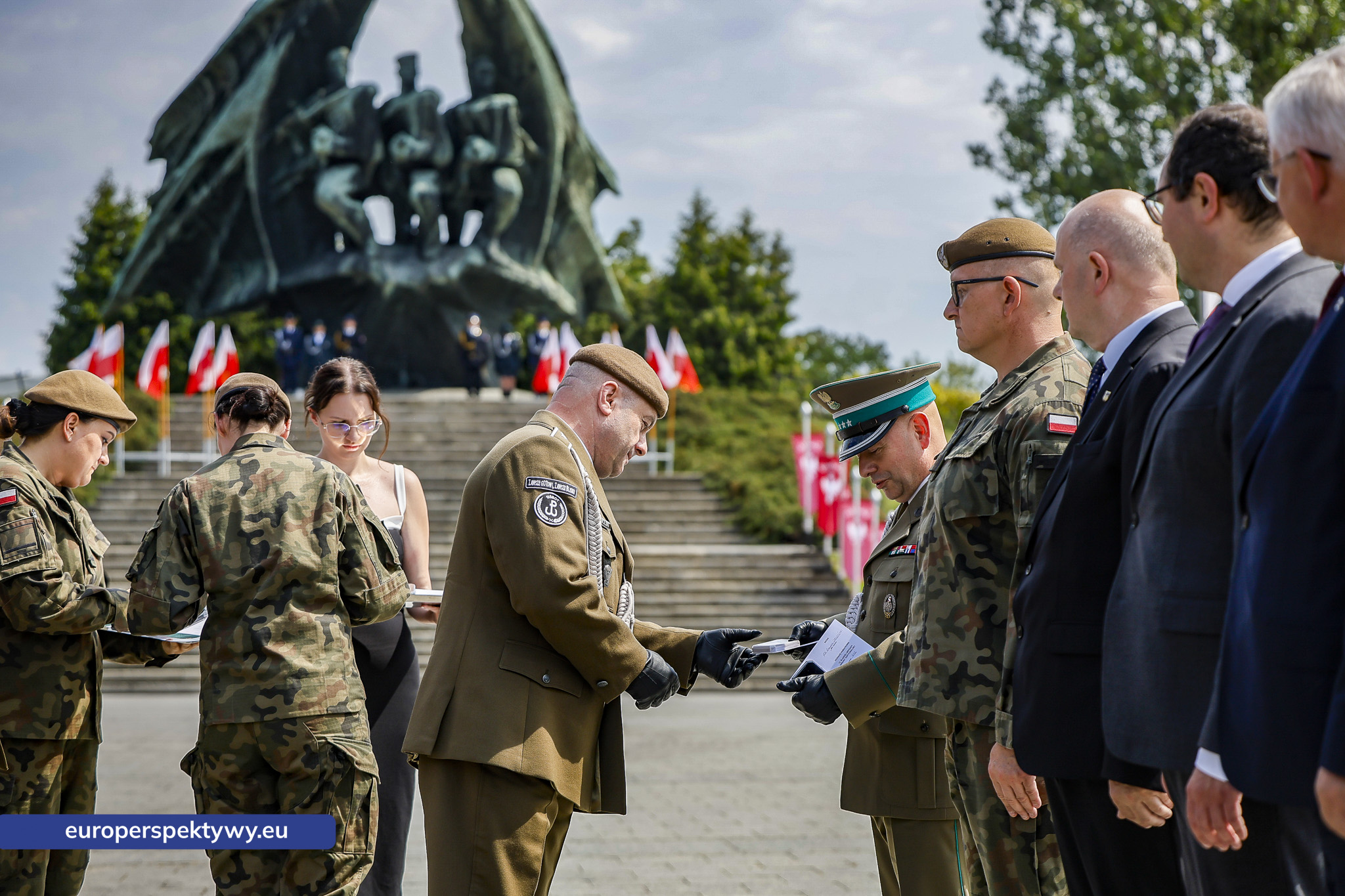Europerspektywy-160 Europerspektywy Wojewódzkie Obchody Święta Wojska Polskiego w Katowicach – defilada, apel i piknik militarny