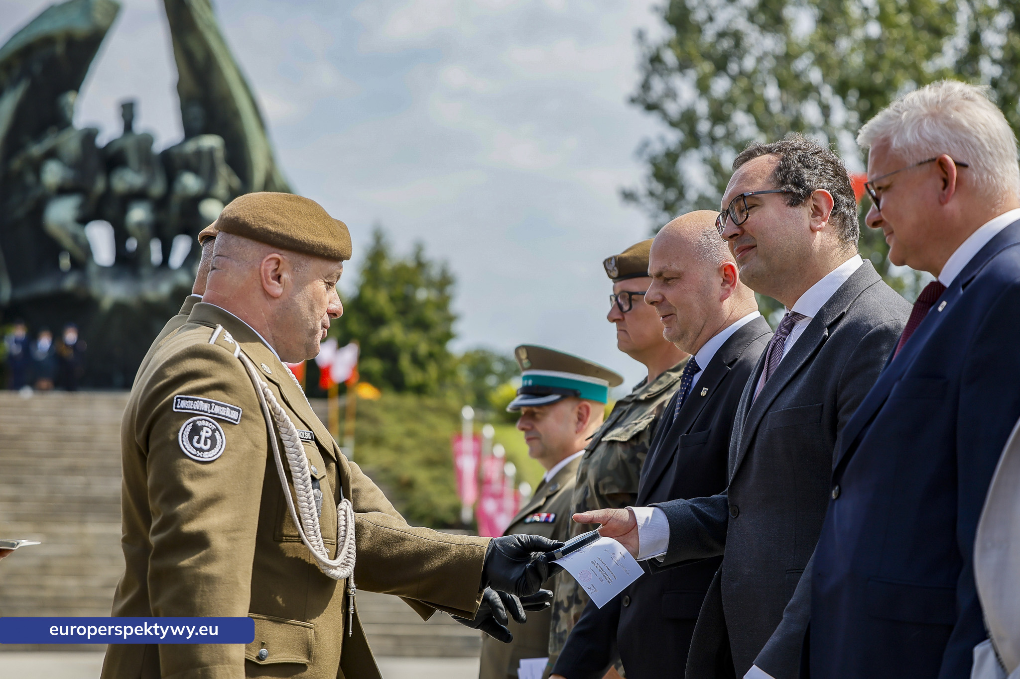 Europerspektywy-168 Europerspektywy Wojewódzkie Obchody Święta Wojska Polskiego w Katowicach – defilada, apel i piknik militarny