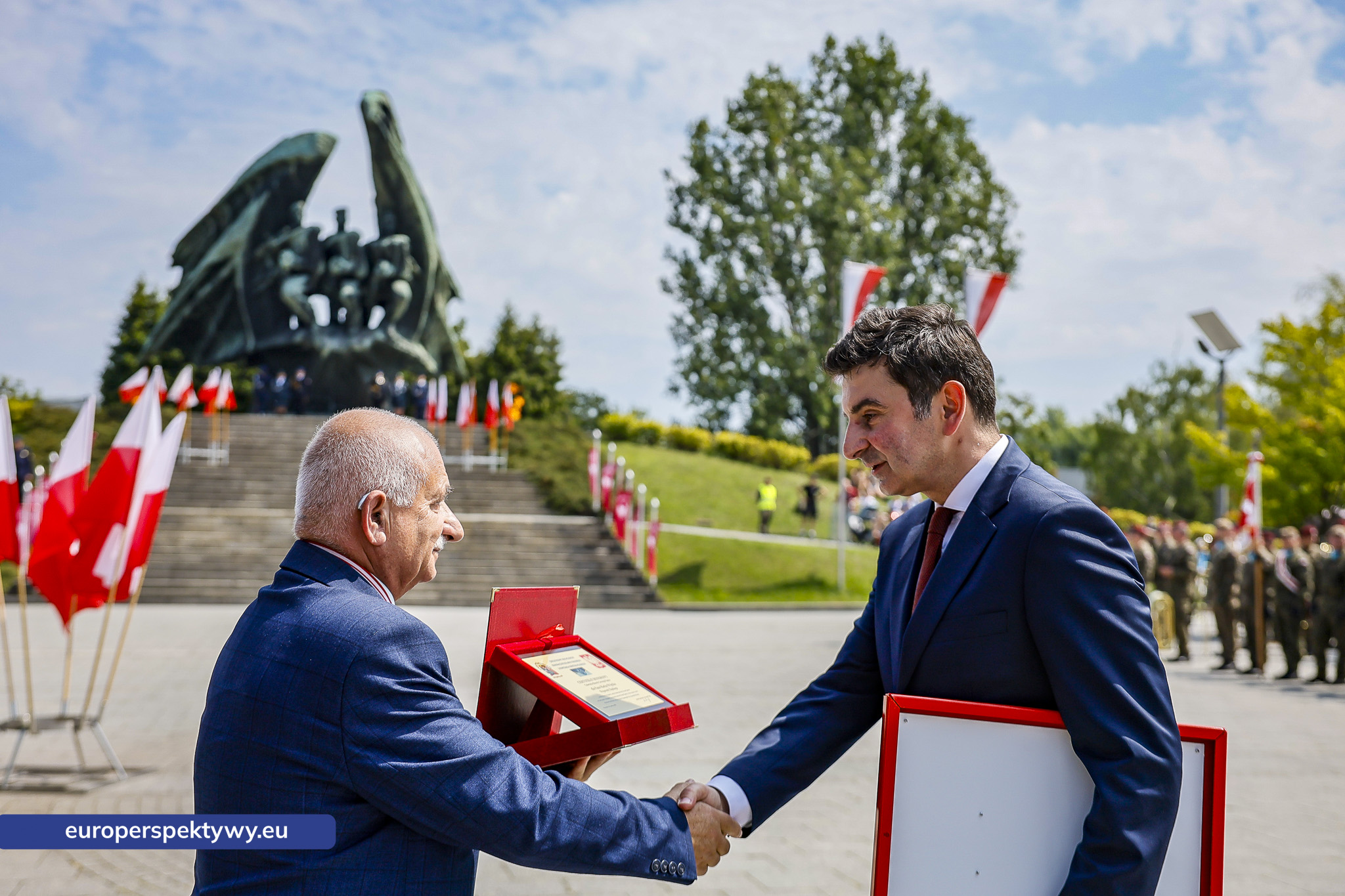 Europerspektywy-193 Europerspektywy Wojewódzkie Obchody Święta Wojska Polskiego w Katowicach – defilada, apel i piknik militarny