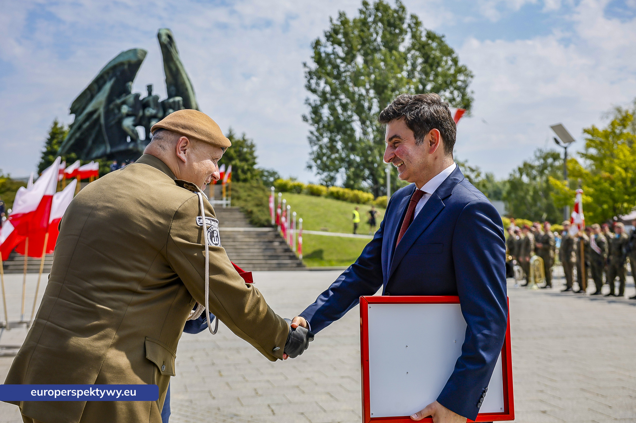 Europerspektywy-194 Europerspektywy Wojewódzkie Obchody Święta Wojska Polskiego w Katowicach – defilada, apel i piknik militarny