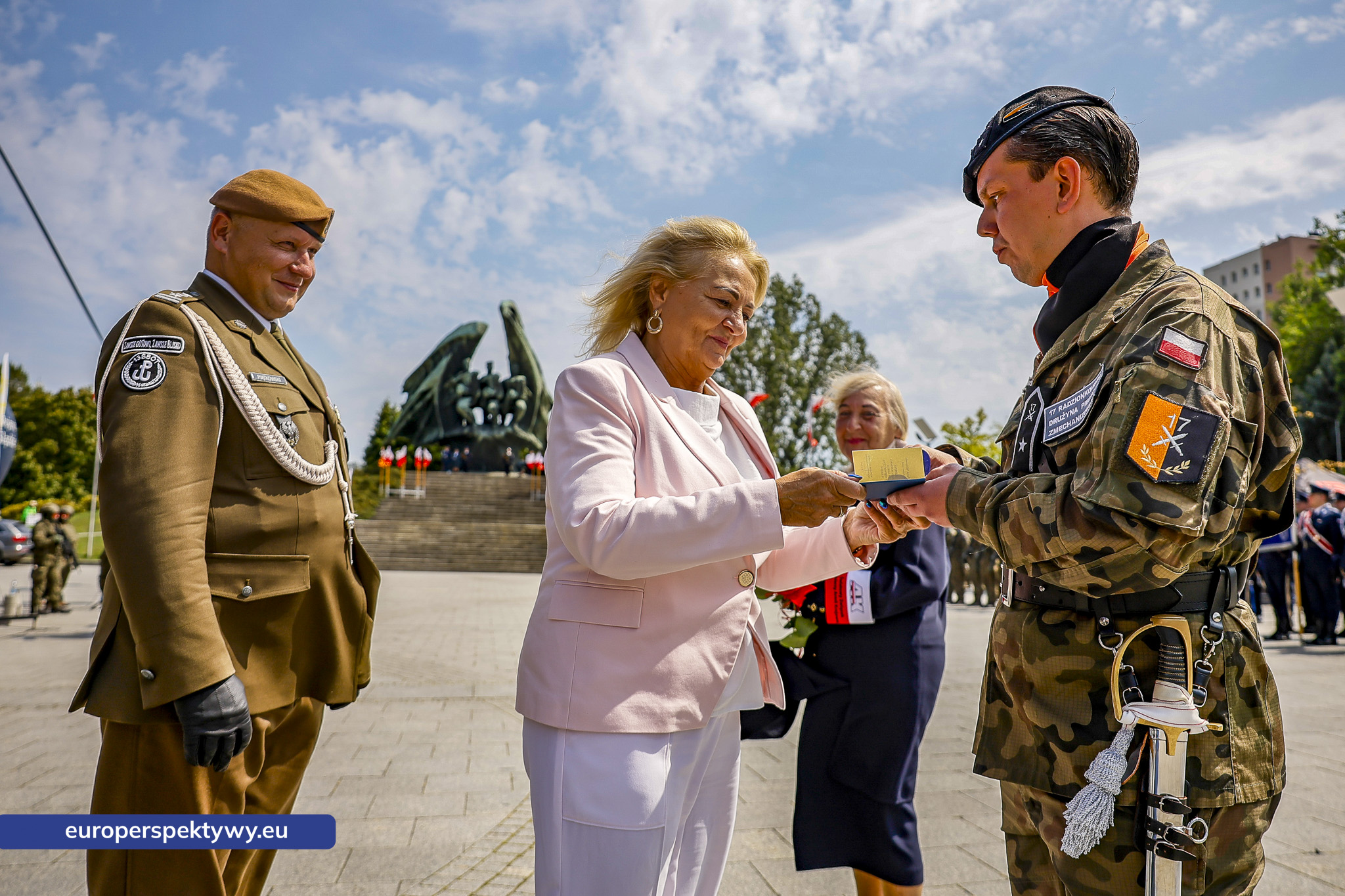 Europerspektywy-201 Europerspektywy Wojewódzkie Obchody Święta Wojska Polskiego w Katowicach – defilada, apel i piknik militarny