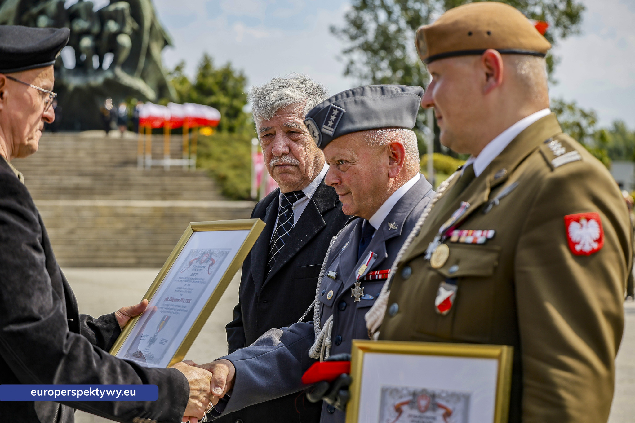 Europerspektywy-225 Europerspektywy Wojewódzkie Obchody Święta Wojska Polskiego w Katowicach – defilada, apel i piknik militarny