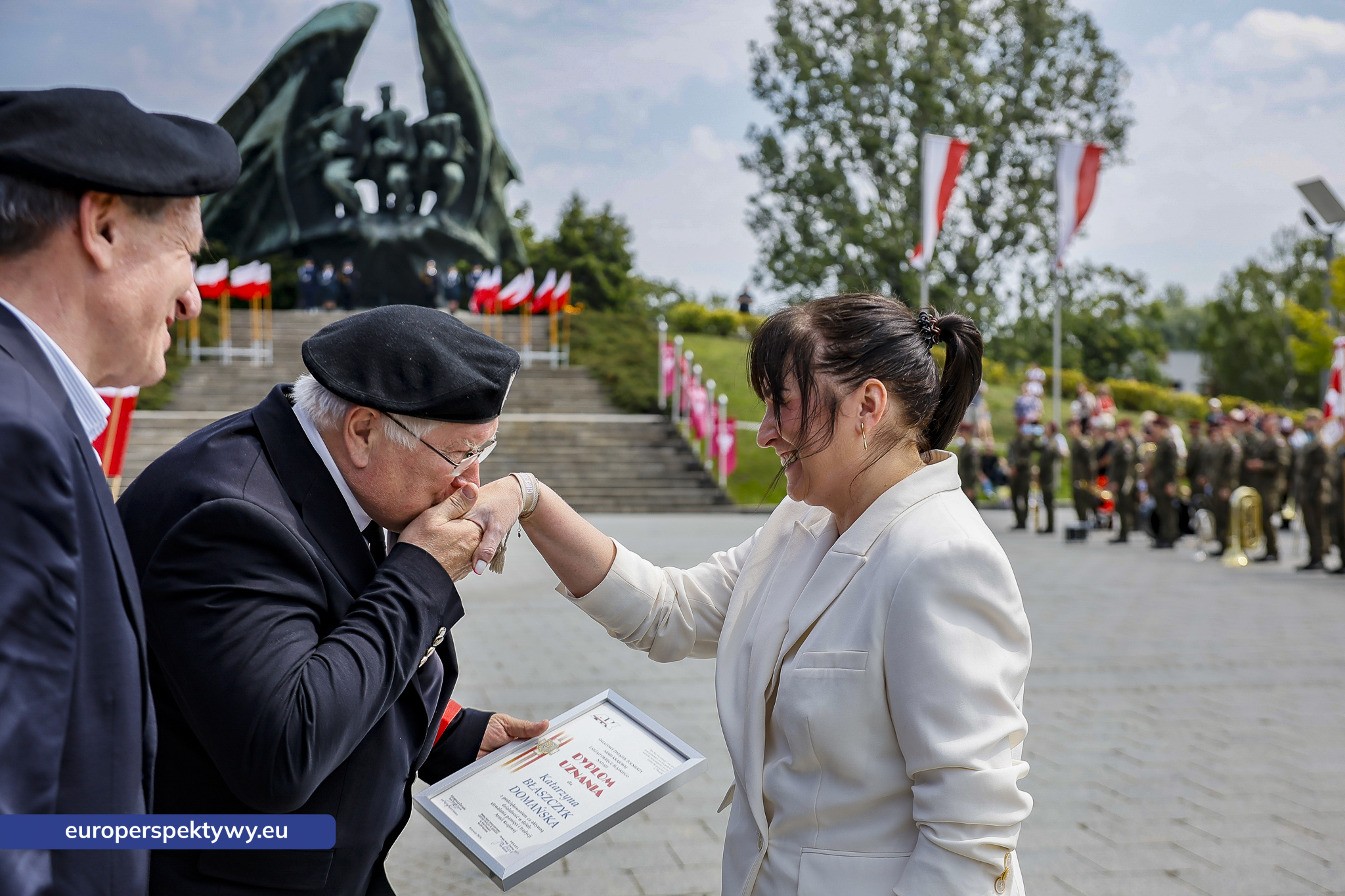 Europerspektywy-232 Europerspektywy Wojewódzkie Obchody Święta Wojska Polskiego w Katowicach – defilada, apel i piknik militarny