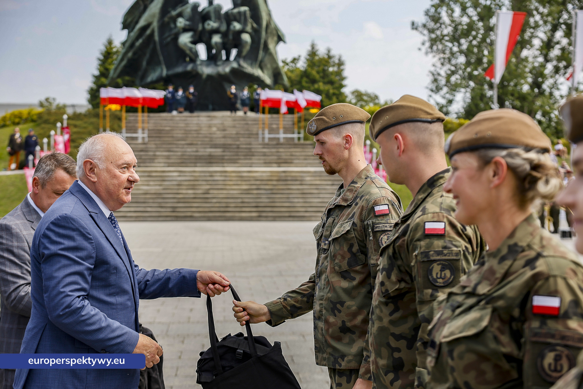 Europerspektywy-240 Europerspektywy Wojewódzkie Obchody Święta Wojska Polskiego w Katowicach – defilada, apel i piknik militarny