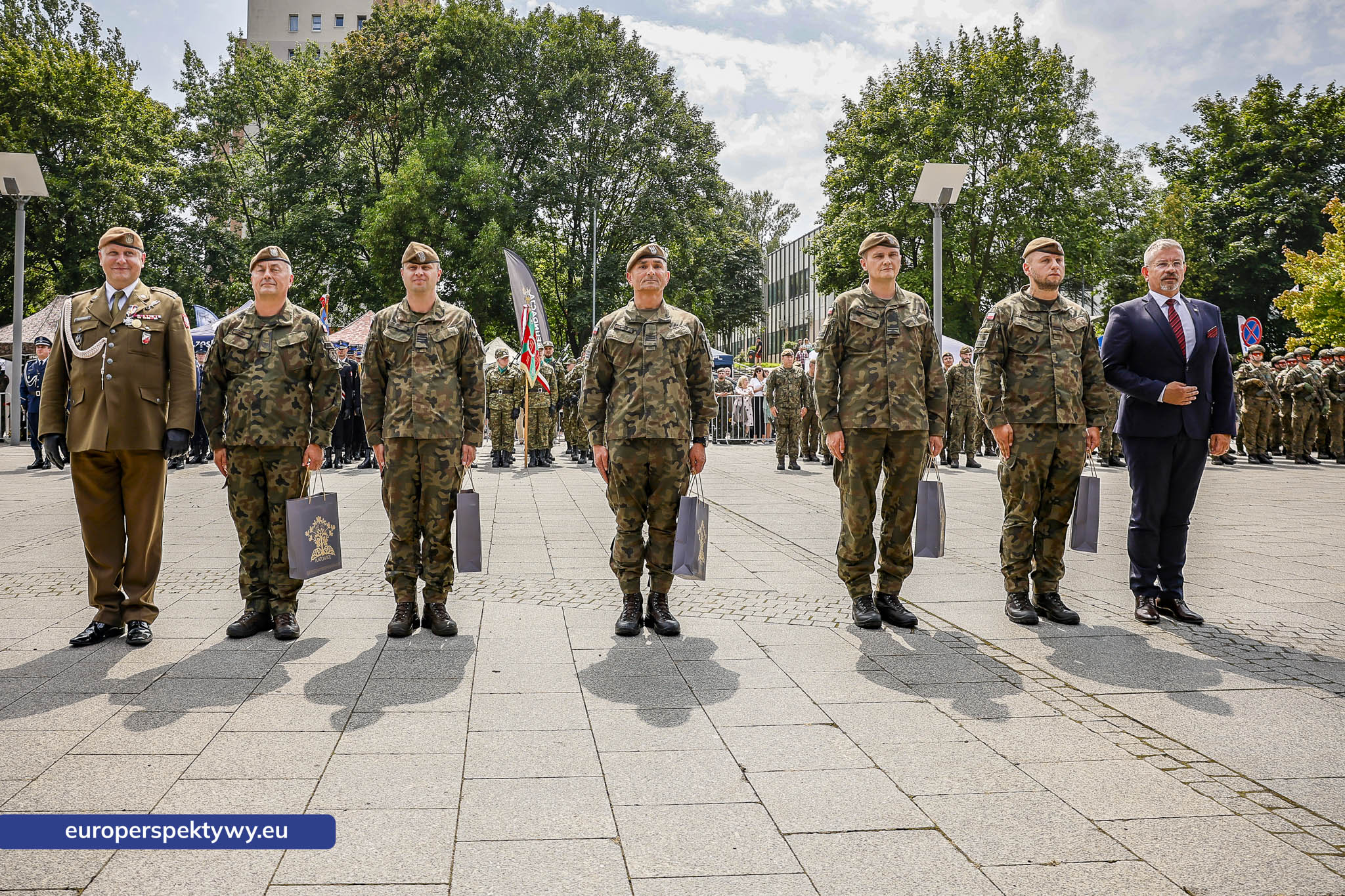 Europerspektywy-268 Europerspektywy Wojewódzkie Obchody Święta Wojska Polskiego w Katowicach – defilada, apel i piknik militarny