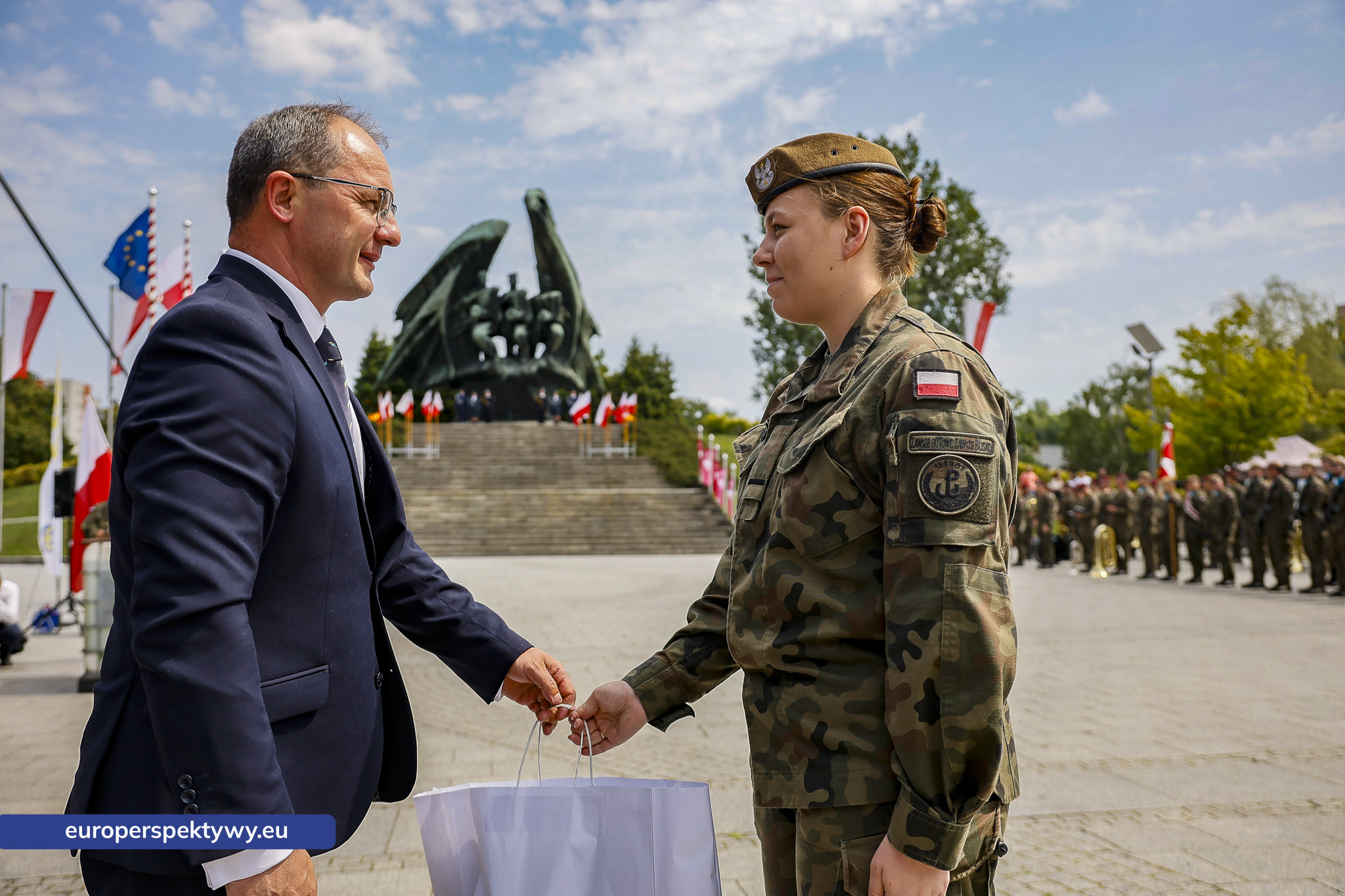 Europerspektywy-270 Europerspektywy Wojewódzkie Obchody Święta Wojska Polskiego w Katowicach – defilada, apel i piknik militarny