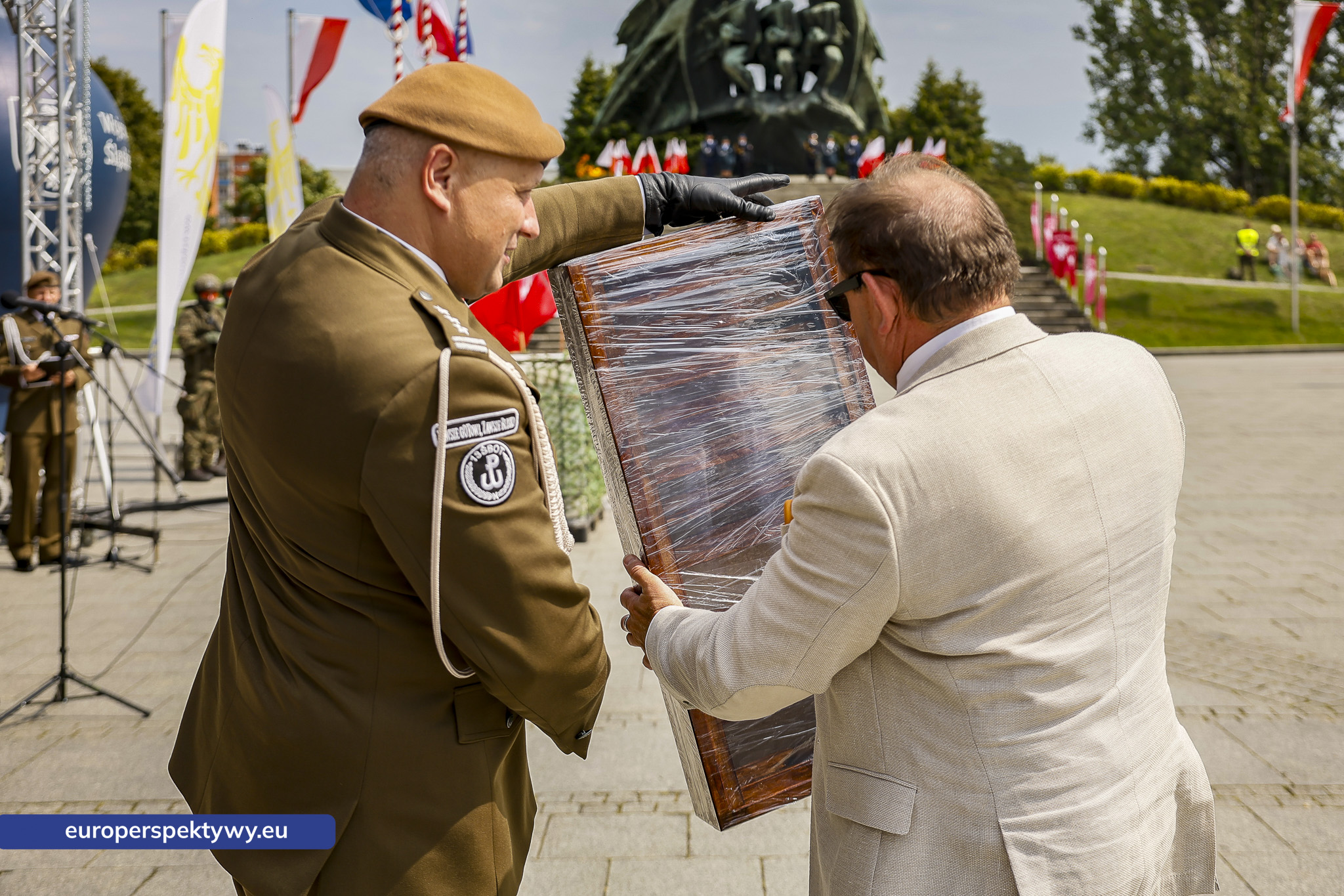 Europerspektywy-310 Europerspektywy Wojewódzkie Obchody Święta Wojska Polskiego w Katowicach – defilada, apel i piknik militarny