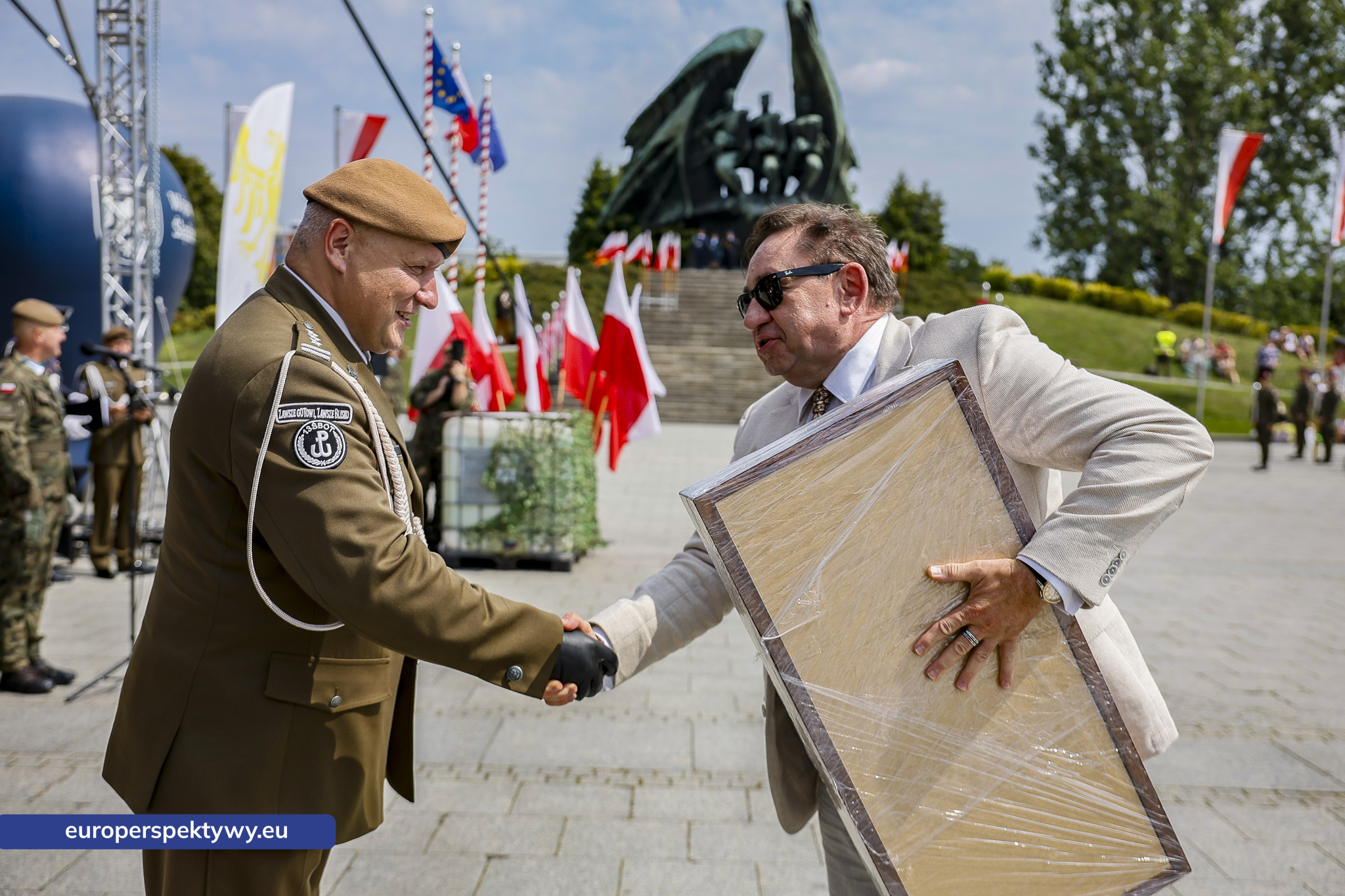 Europerspektywy-312 Europerspektywy Wojewódzkie Obchody Święta Wojska Polskiego w Katowicach – defilada, apel i piknik militarny