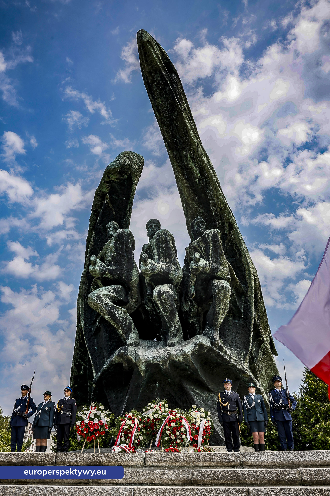 Europerspektywy-370 Europerspektywy Wojewódzkie Obchody Święta Wojska Polskiego w Katowicach – defilada, apel i piknik militarny