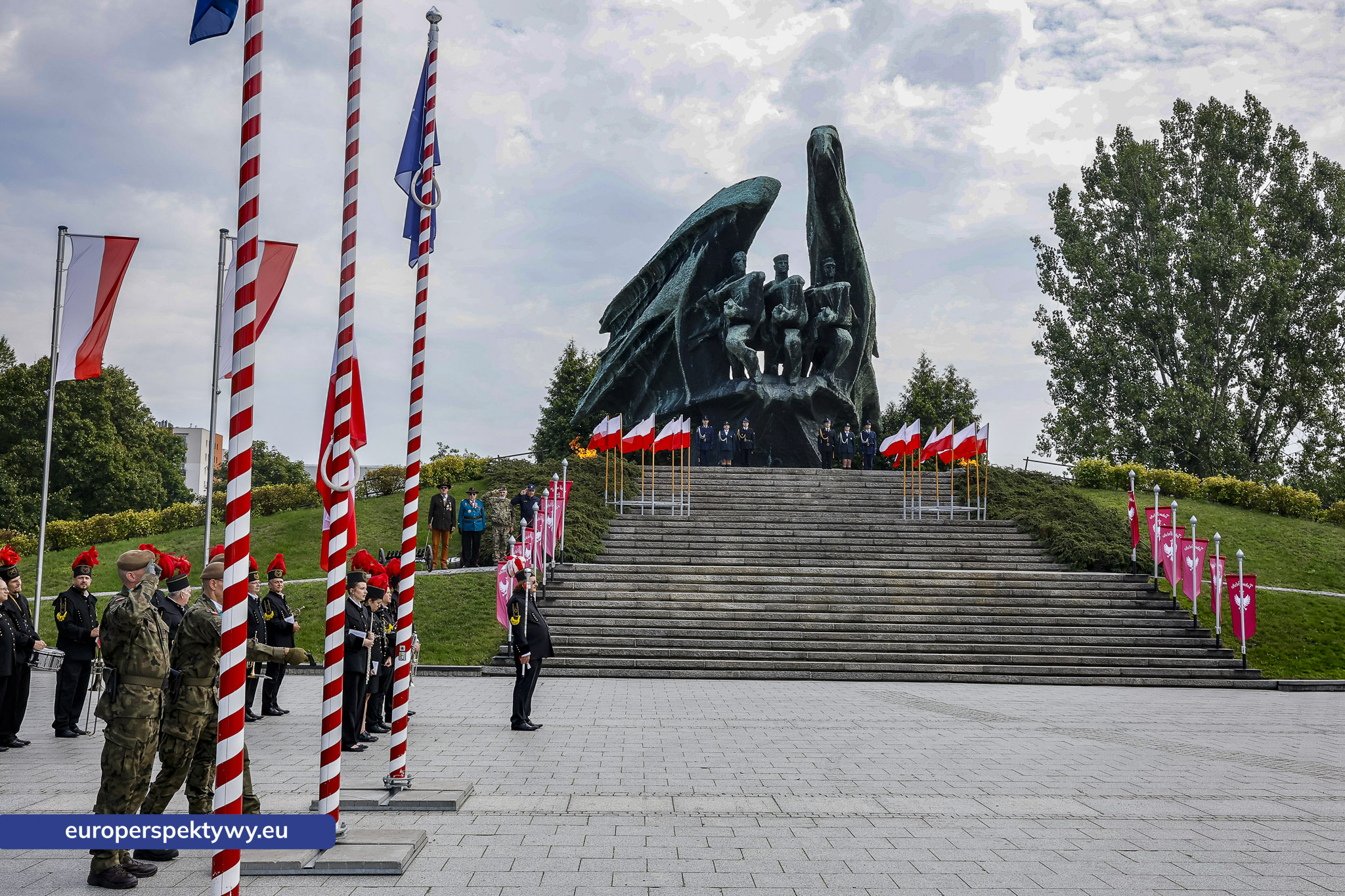 Europerspektywy-98 Europerspektywy Wojewódzkie Obchody Święta Wojska Polskiego w Katowicach – defilada, apel i piknik militarny