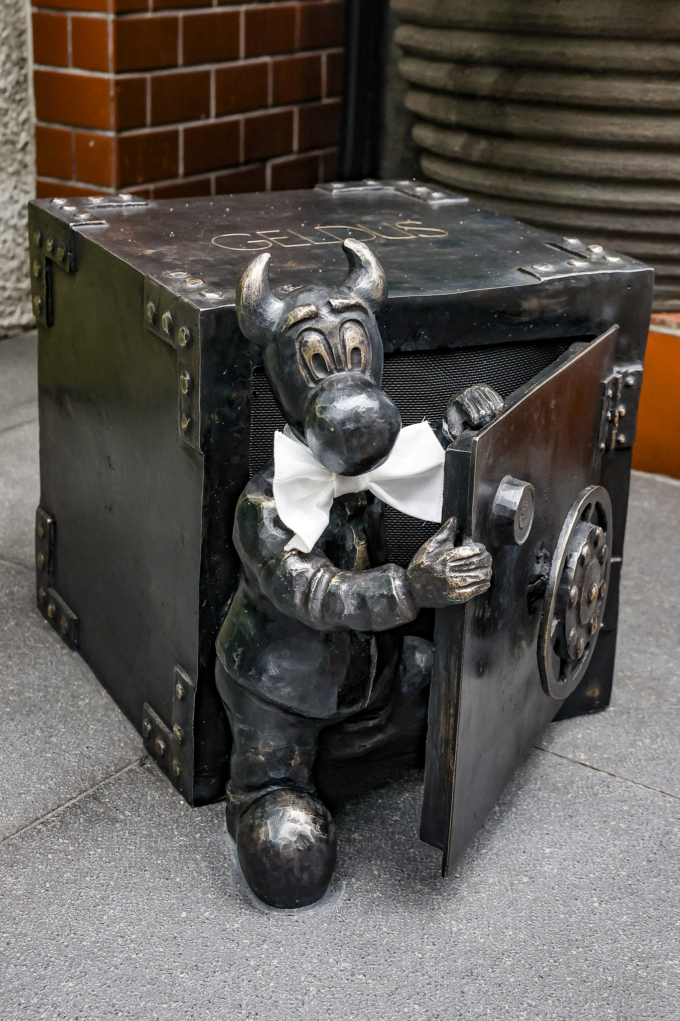 Bank Spółdzielczy Bebok - Europerspektywy-37 Europerspektywy Śląski Bank Spółdzielczy "Silesia" - odsłonięcie beboka Geldusia