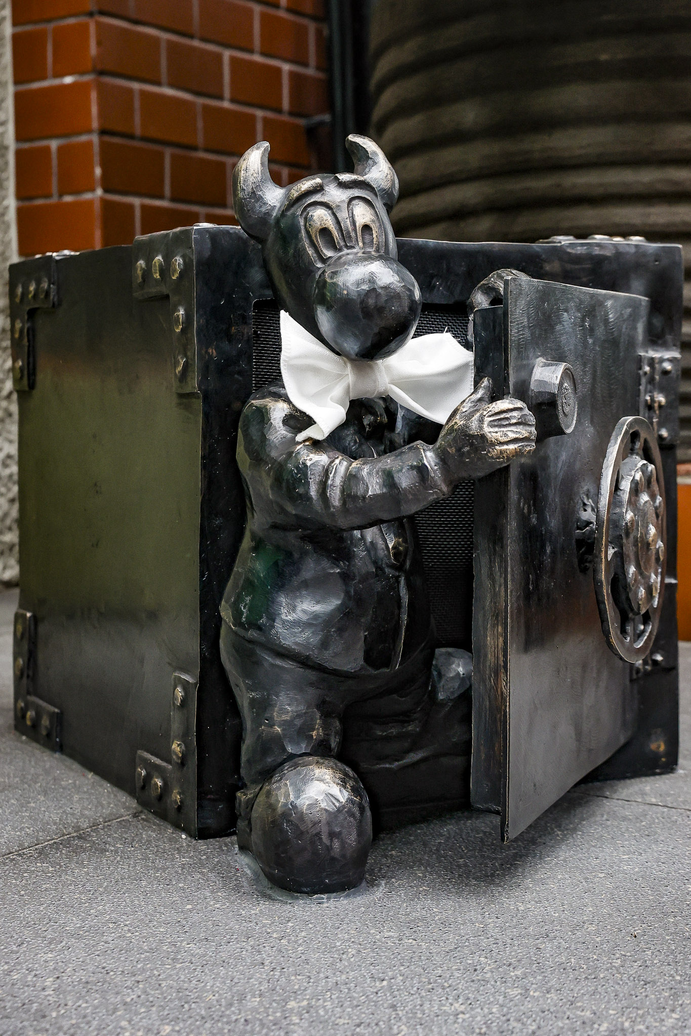 Bank Spółdzielczy Bebok - Europerspektywy-38 Europerspektywy Śląski Bank Spółdzielczy "Silesia" - odsłonięcie beboka Geldusia