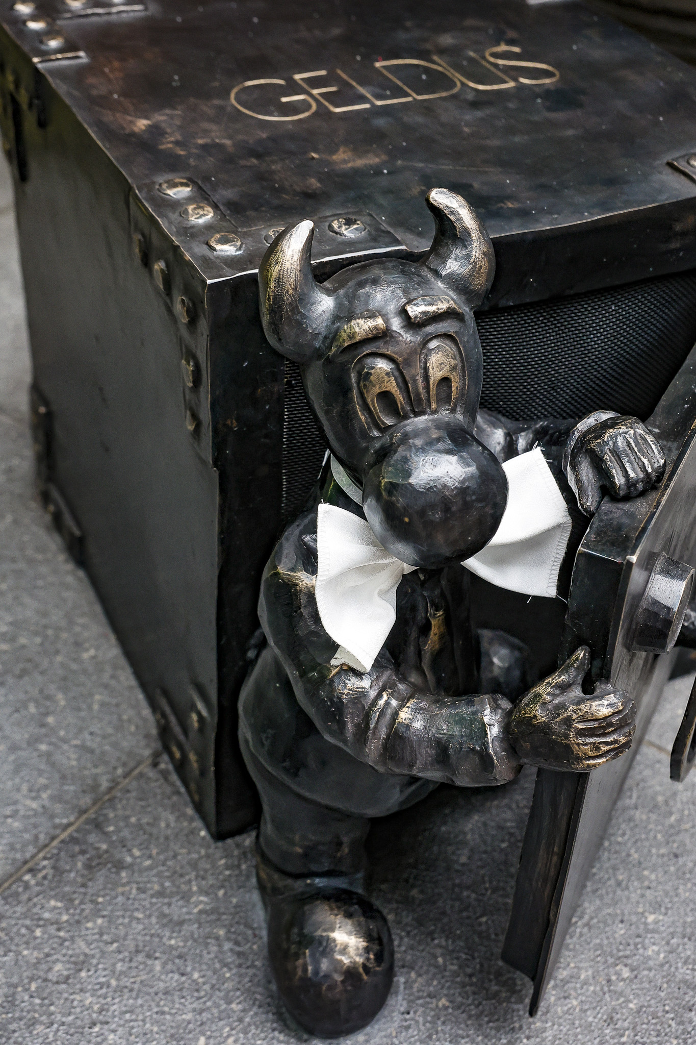 Bank Spółdzielczy Bebok - Europerspektywy-40 Europerspektywy Śląski Bank Spółdzielczy "Silesia" - odsłonięcie beboka Geldusia