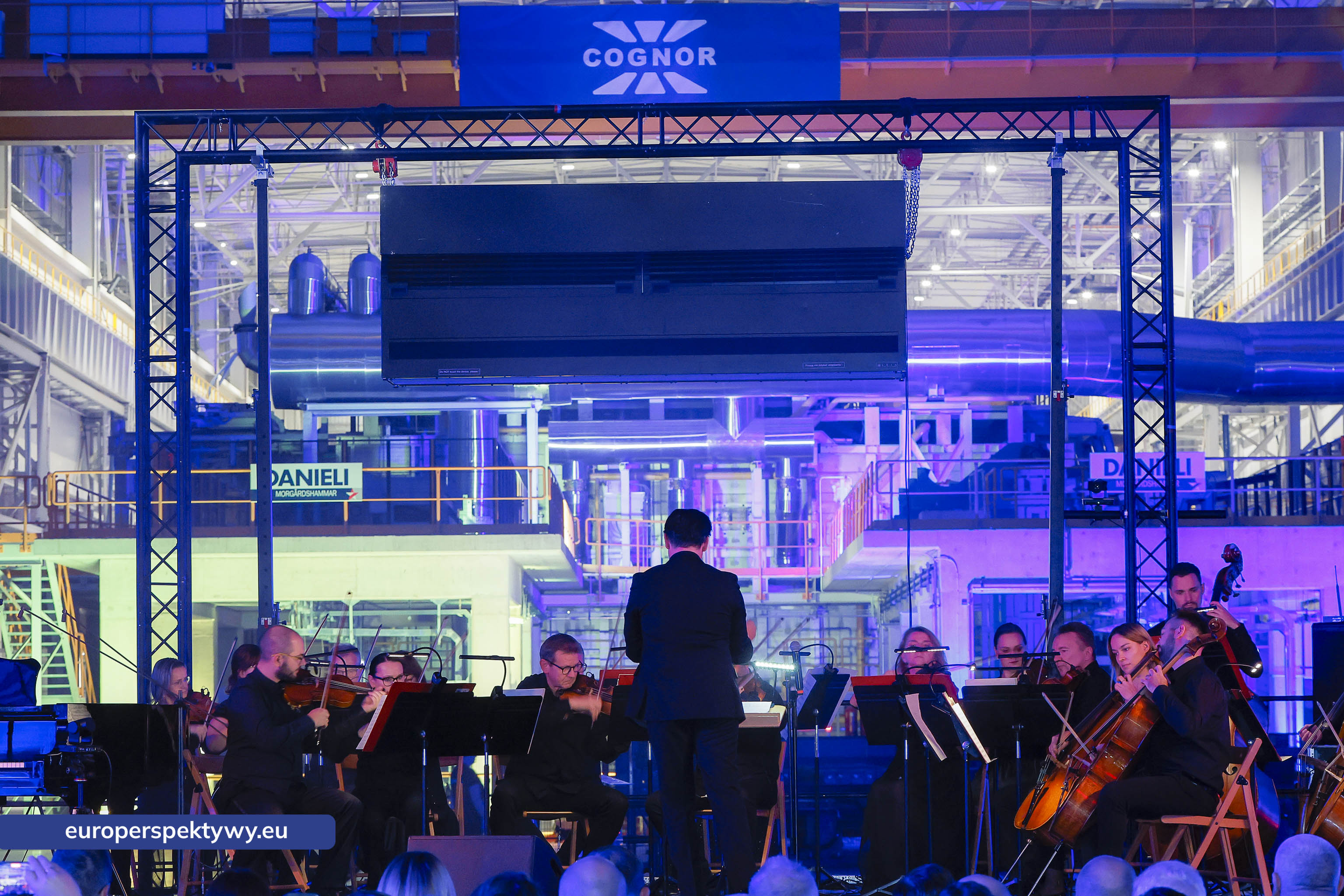 Europerspektywy Nowoczesna walcownia Cognor SA Oddział Ferrostal w Siemianowicach Śląskich już otwarta