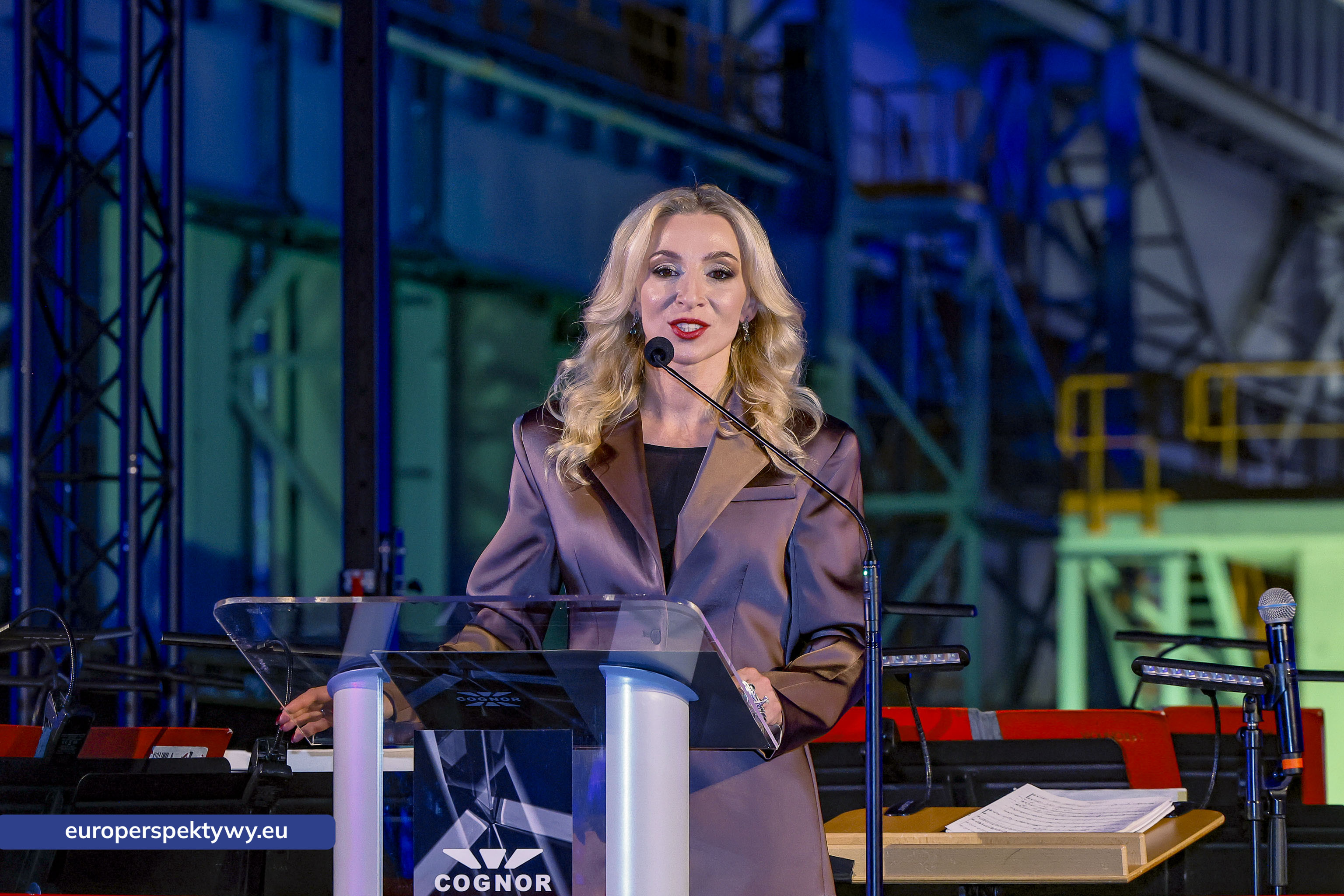 Europerspektywy Nowoczesna walcownia Cognor SA Oddział Ferrostal w Siemianowicach Śląskich już otwarta